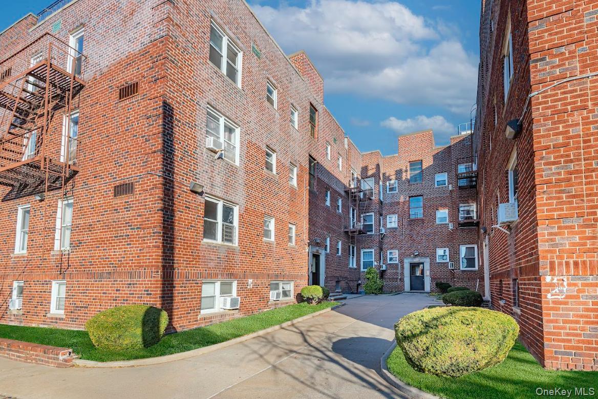 133-01 Booth Memorial Ave, Flushing, NY 11355