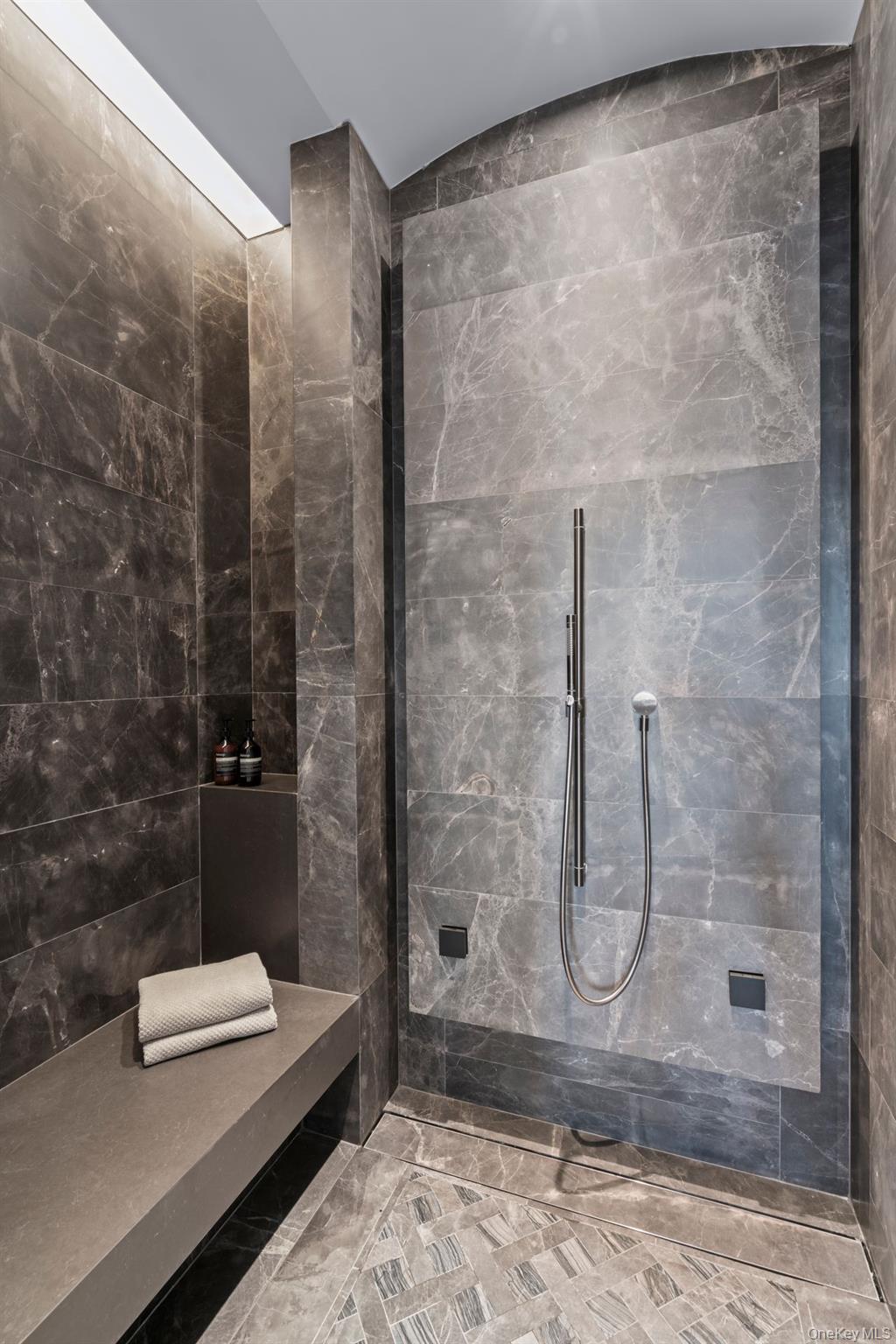 730 5th Avenue # 17B, New York (Manhattan), NY 10019