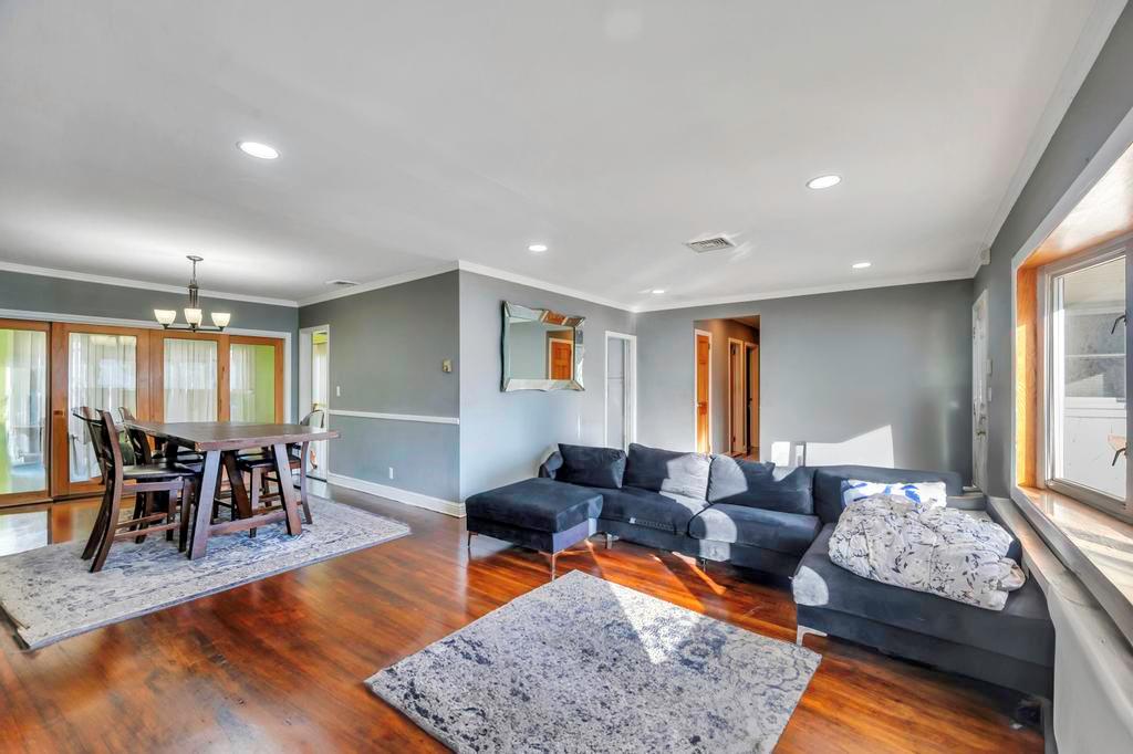 82 Royal Drive, Freeport, NY 11520