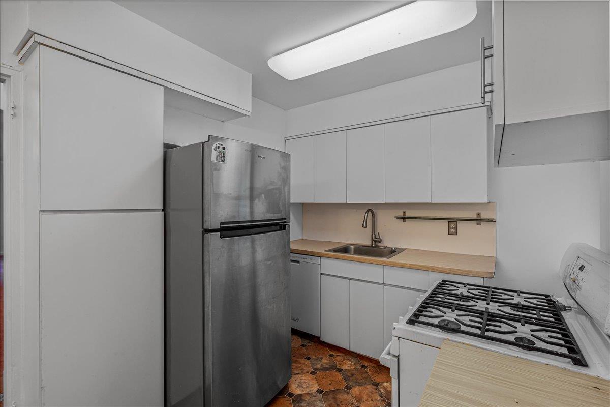 144-55 Melbourne Ave # 2F, Flushing, NY 11367