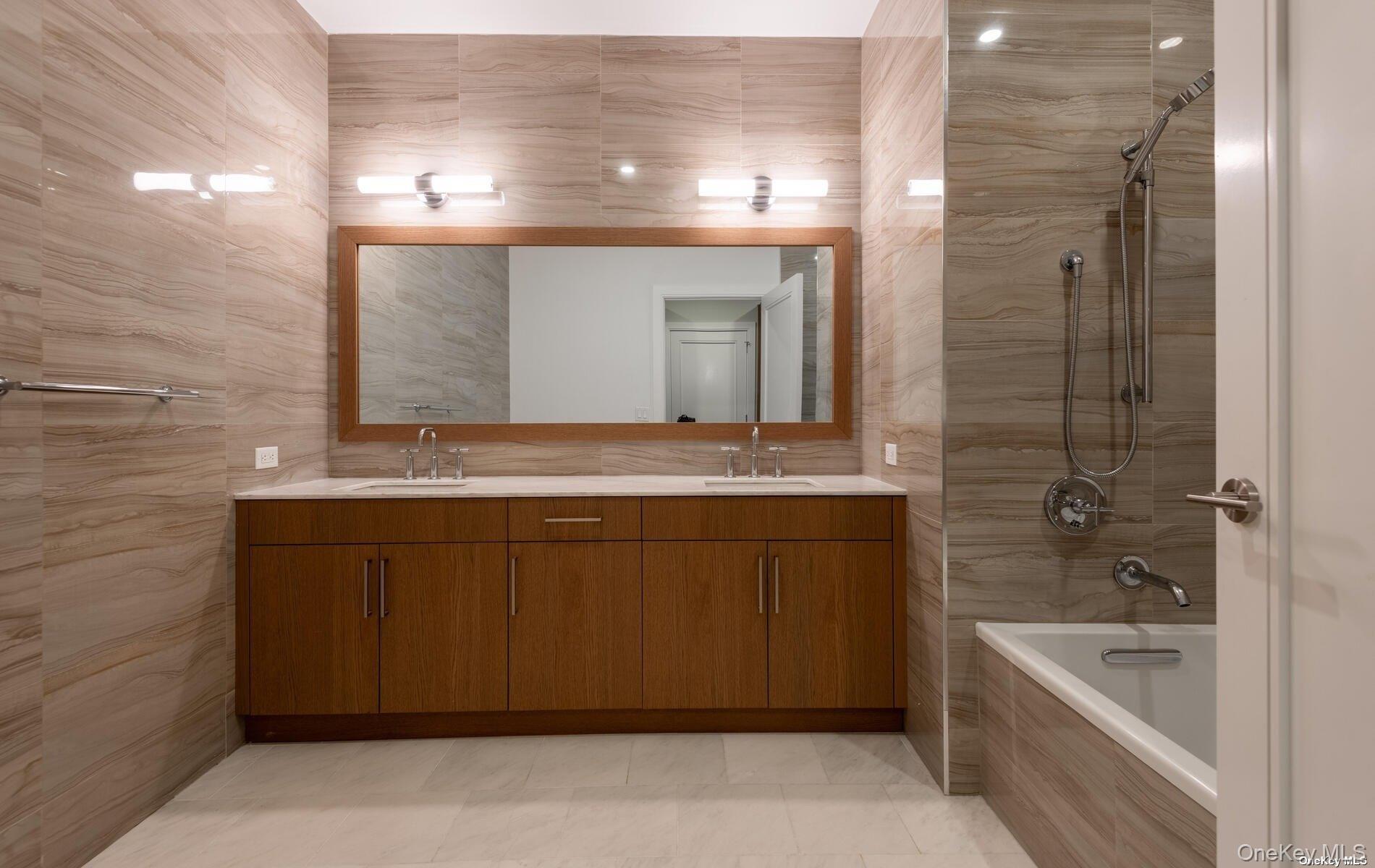 100 Garvies Point Road # 1014, Glen Cove, NY 11542