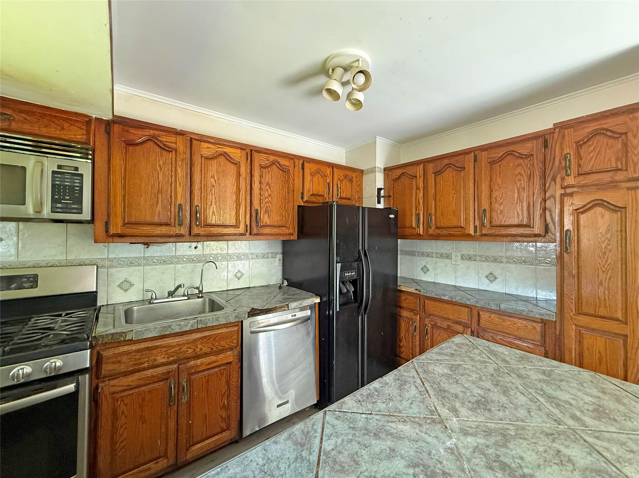 33 Birch Court, Riverhead, NY 11901