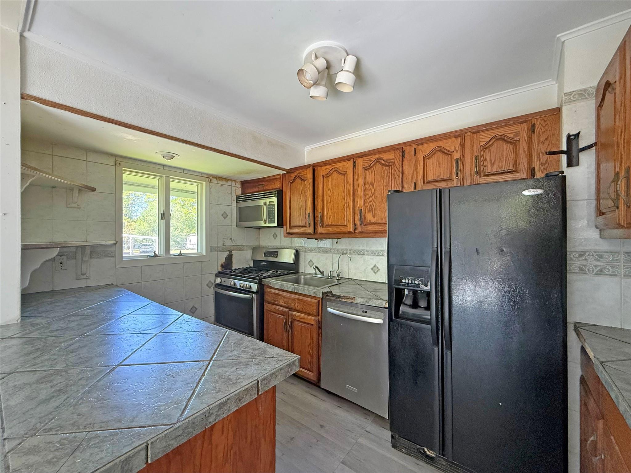33 Birch Court, Riverhead, NY 11901