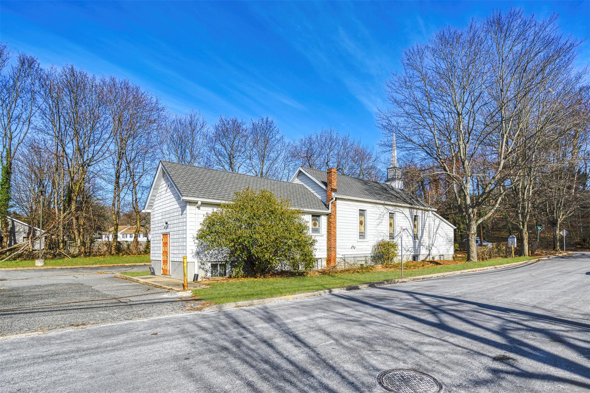 109 Roslyn Road, Roslyn Heights, NY 11577