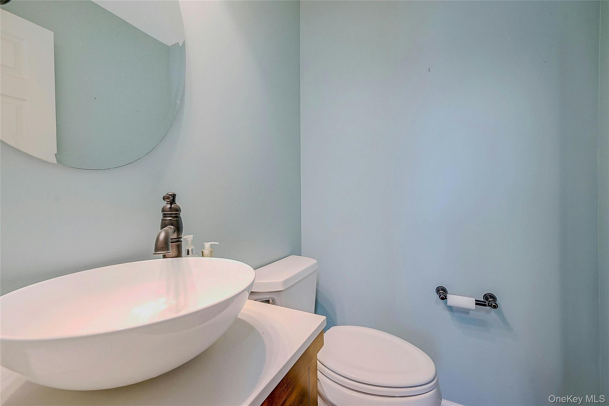 1727 Main Road, Jamesport, NY 11947