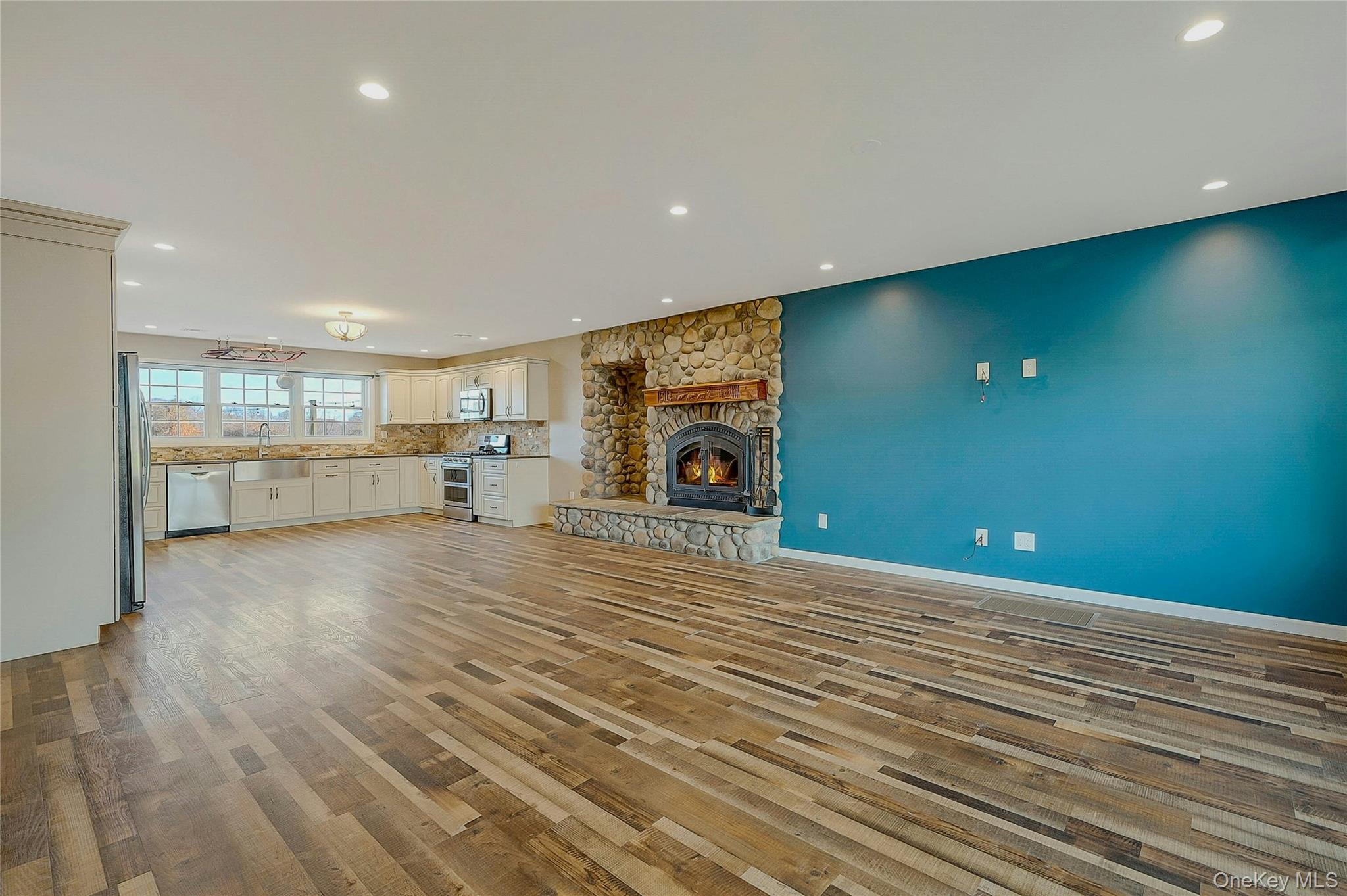 1727 Main Road, Jamesport, NY 11947