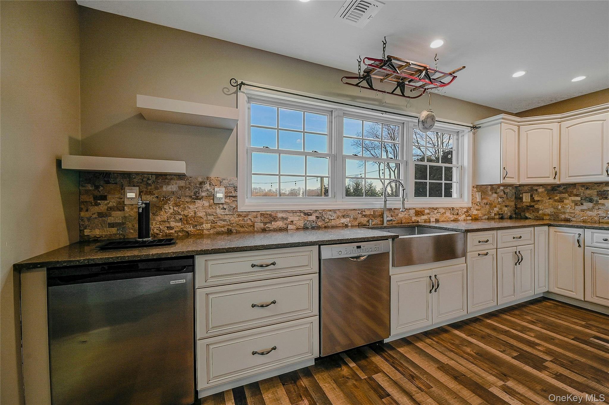 1727 Main Road, Jamesport, NY 11947