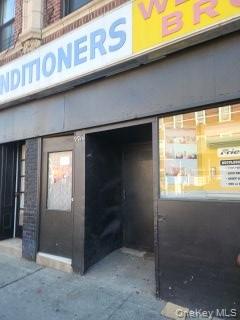 6075 Eliot Avenue, Maspeth, NY 11378