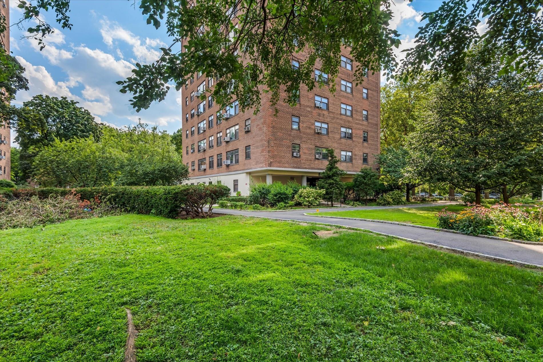21-10 33rd Road # 9A, Astoria, NY 11106