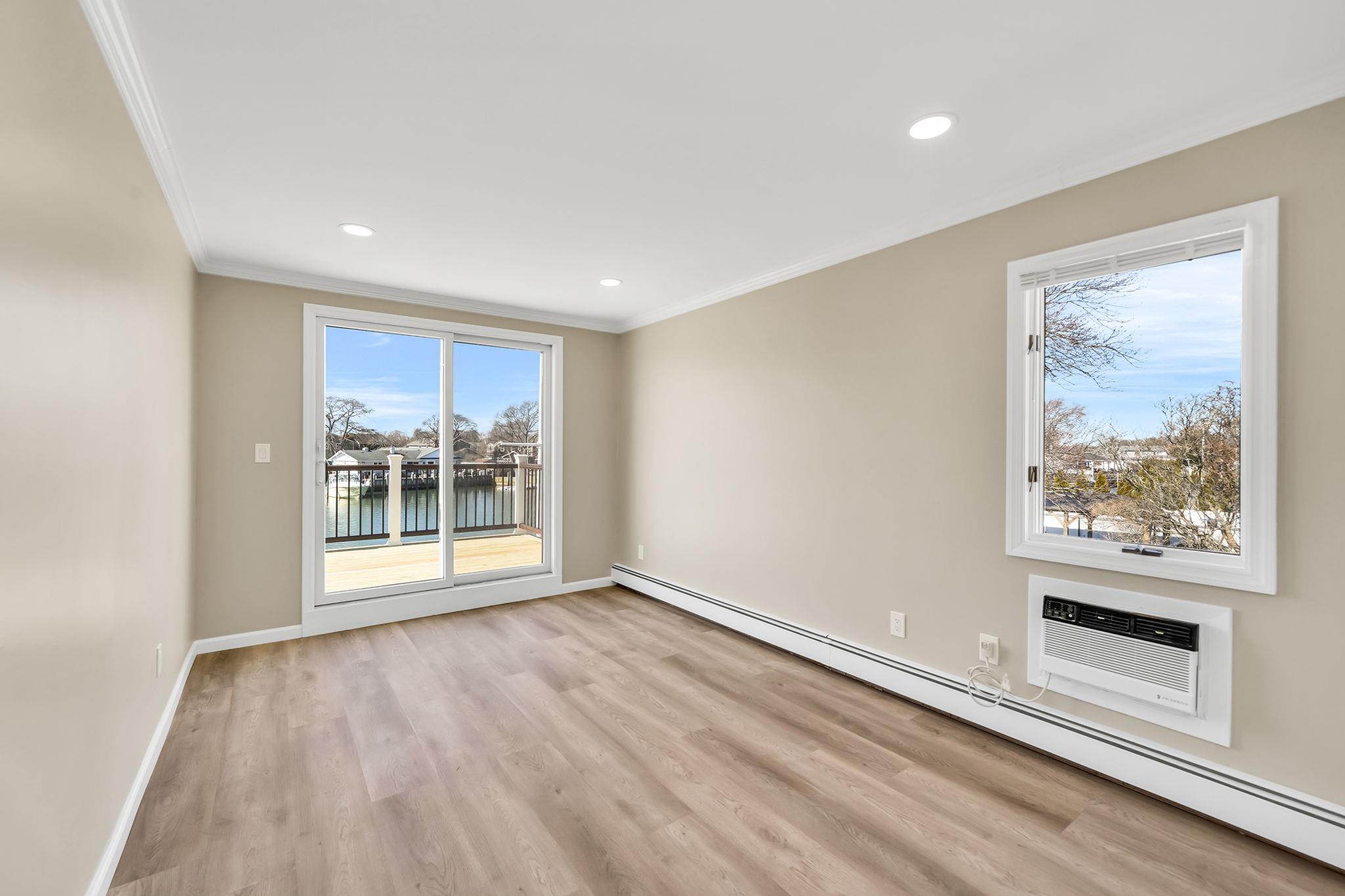 198 Mayhew, Babylon, NY 11702