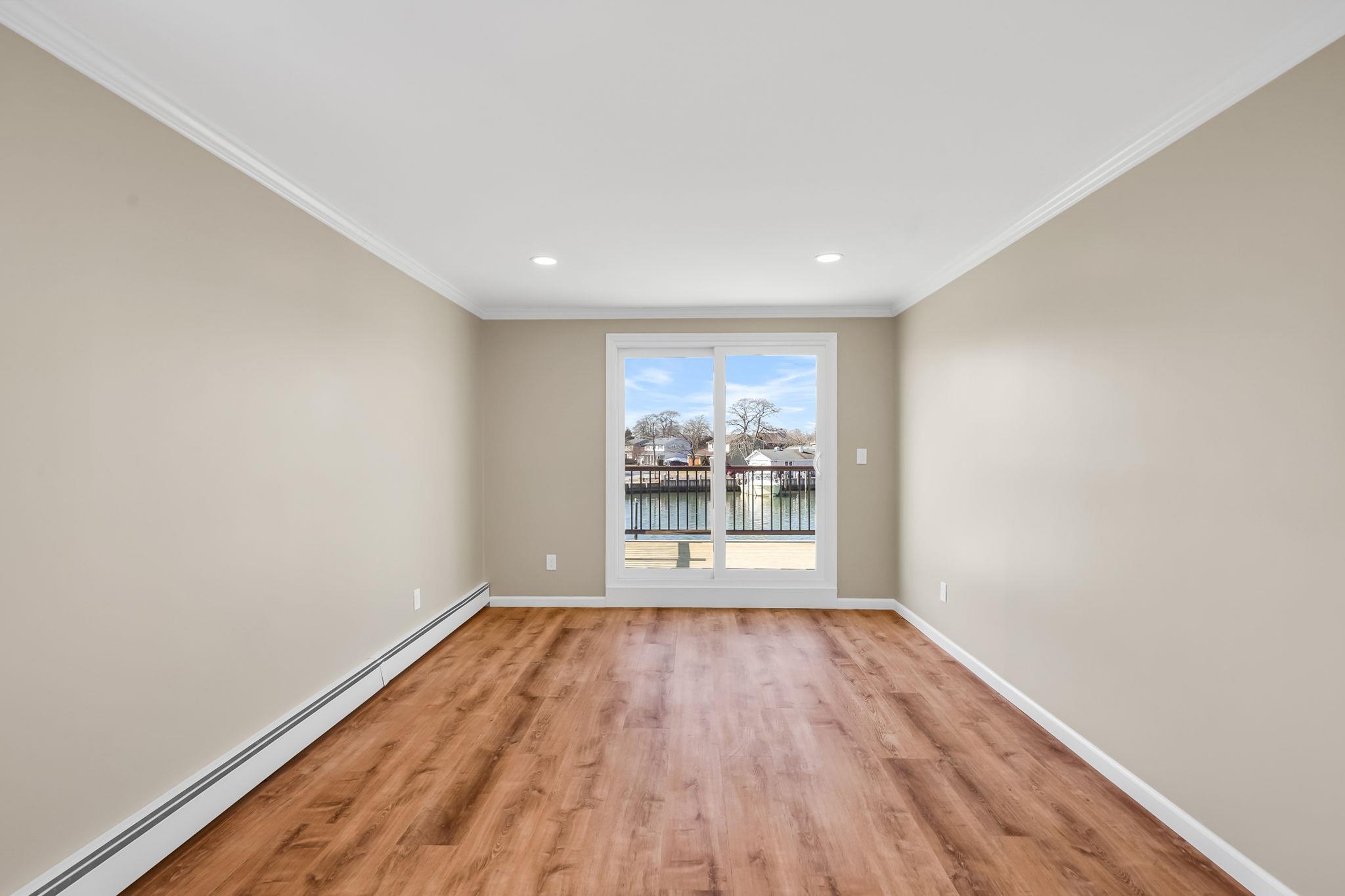 198 Mayhew, Babylon, NY 11702