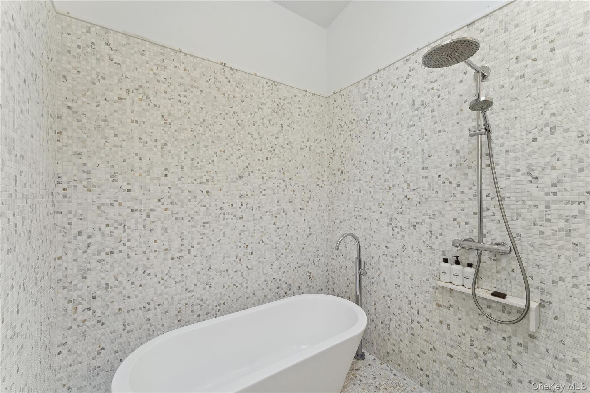 24 Quogue Riverhead Road, Quogue, NY 11959