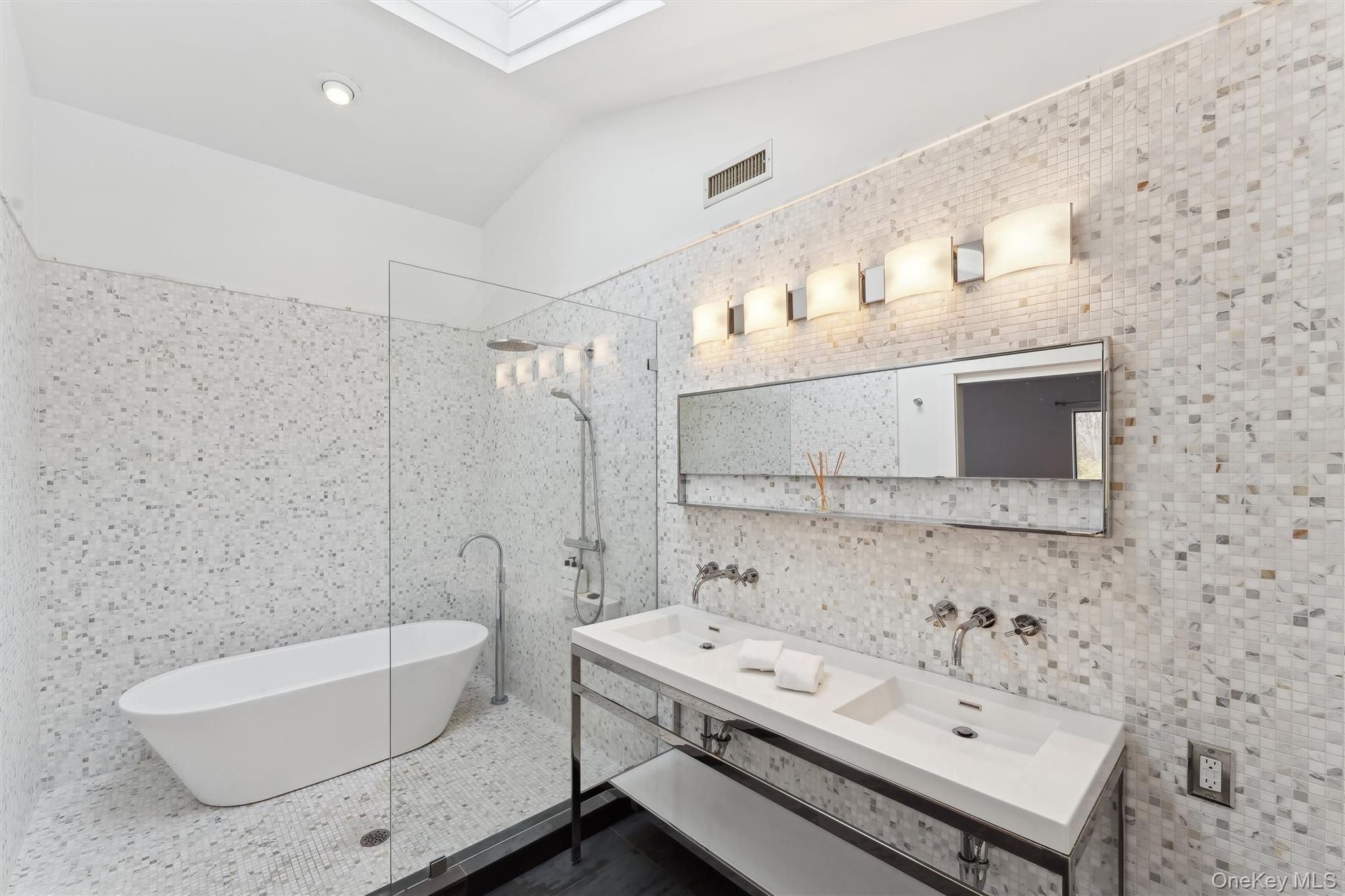 24 Quogue Riverhead Road, Quogue, NY 11959