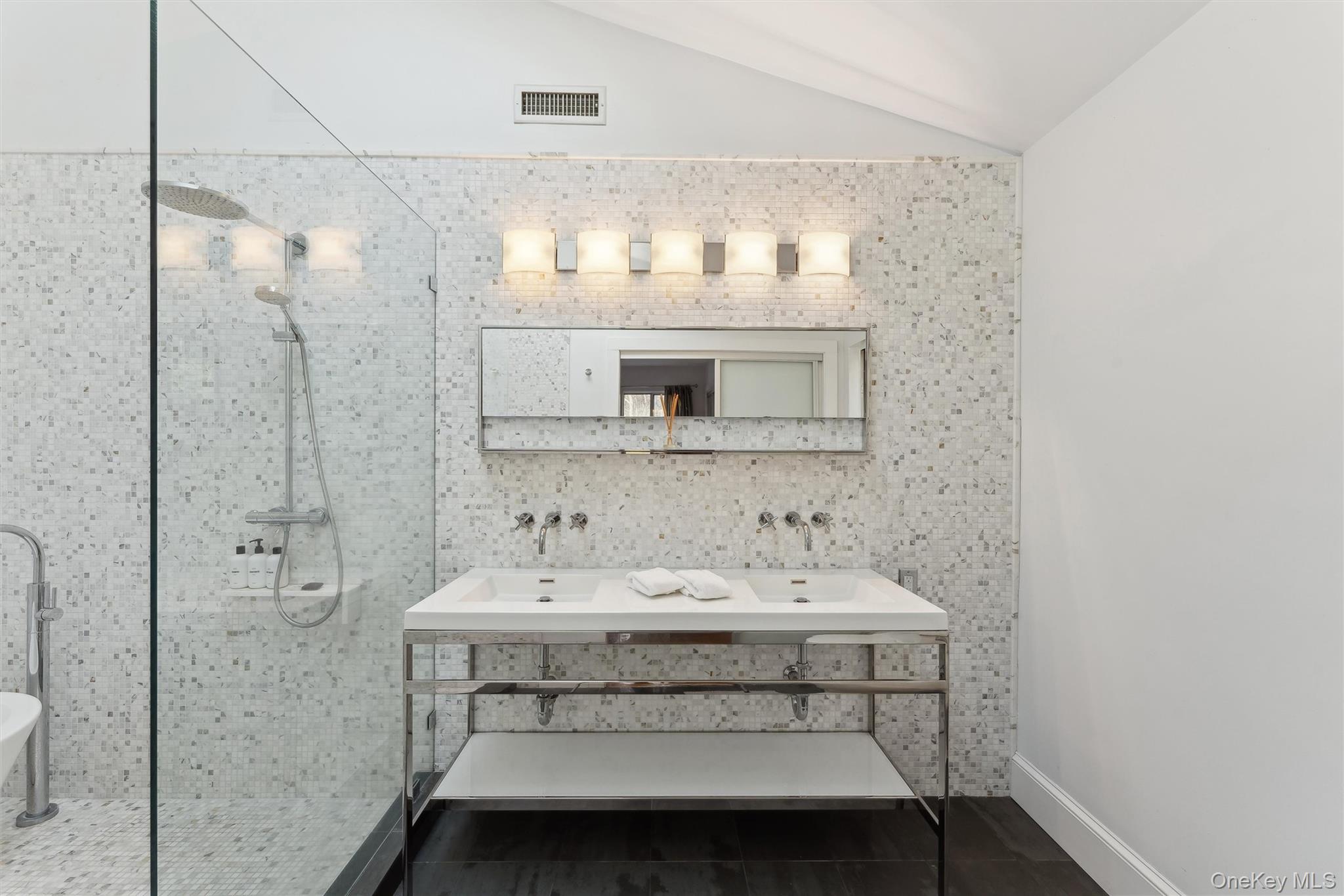 24 Quogue Riverhead Road, Quogue, NY 11959