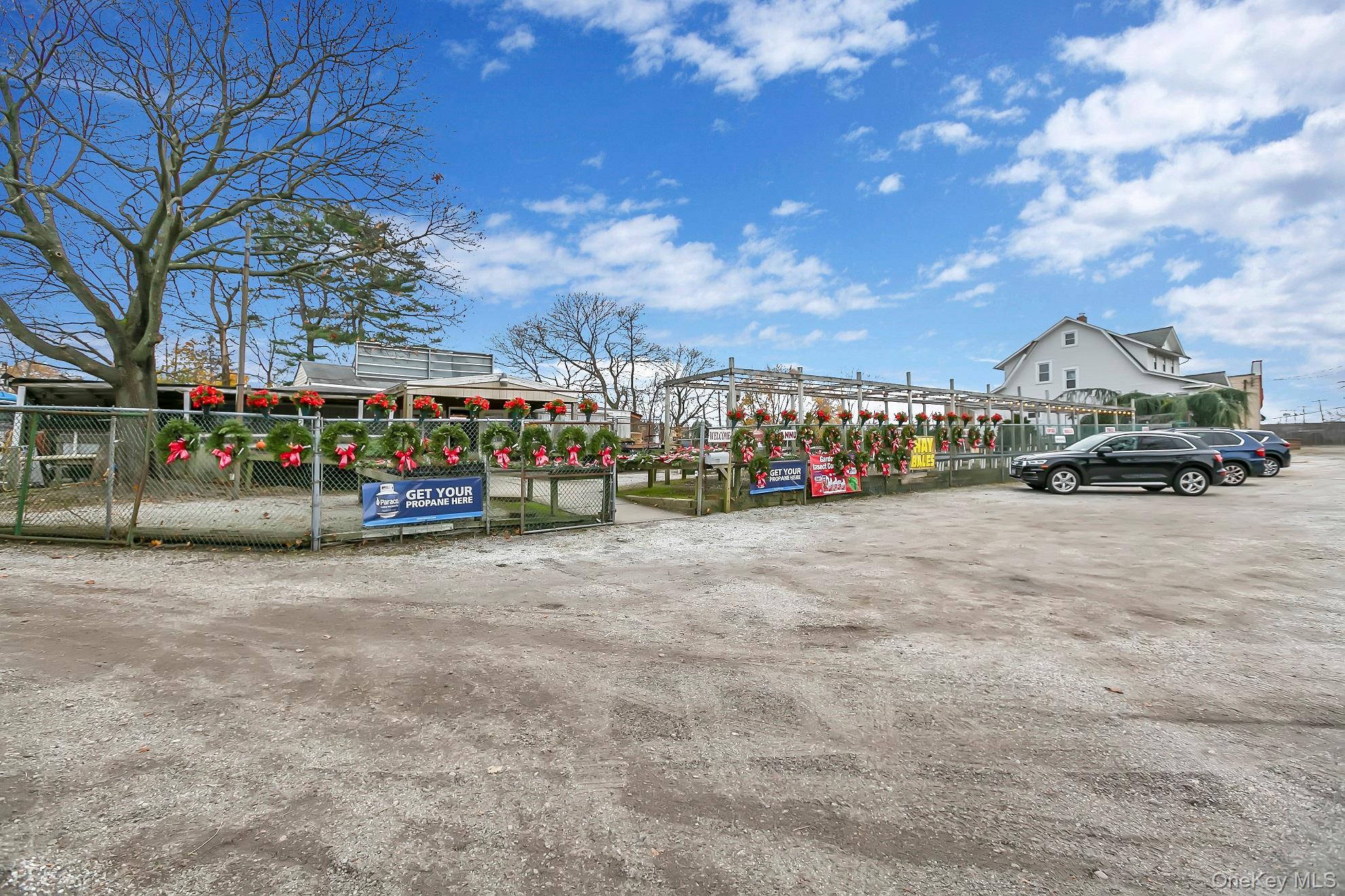 42 Hempstead Turnpike, Farmingdale, NY 11735