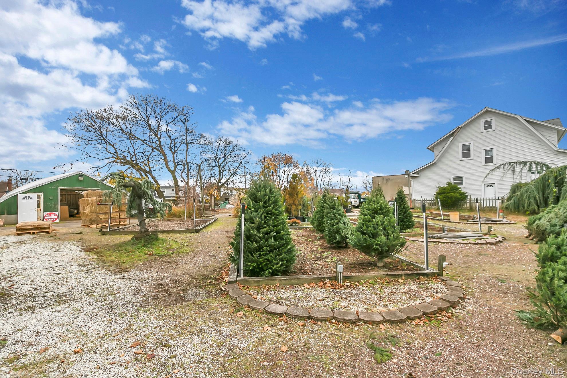 42 Hempstead Turnpike, Farmingdale, NY 11735