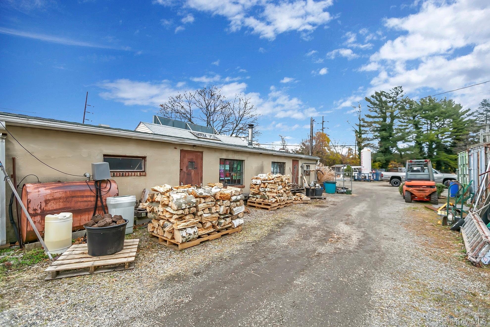 42 Hempstead Turnpike, Farmingdale, NY 11735