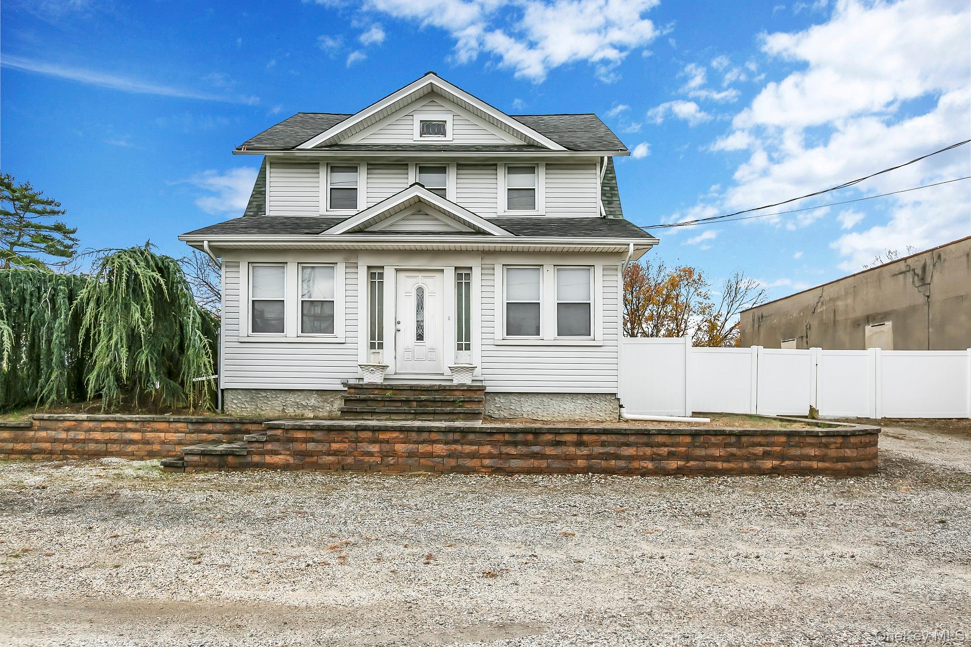 42 Hempstead Turnpike, Farmingdale, NY 11735