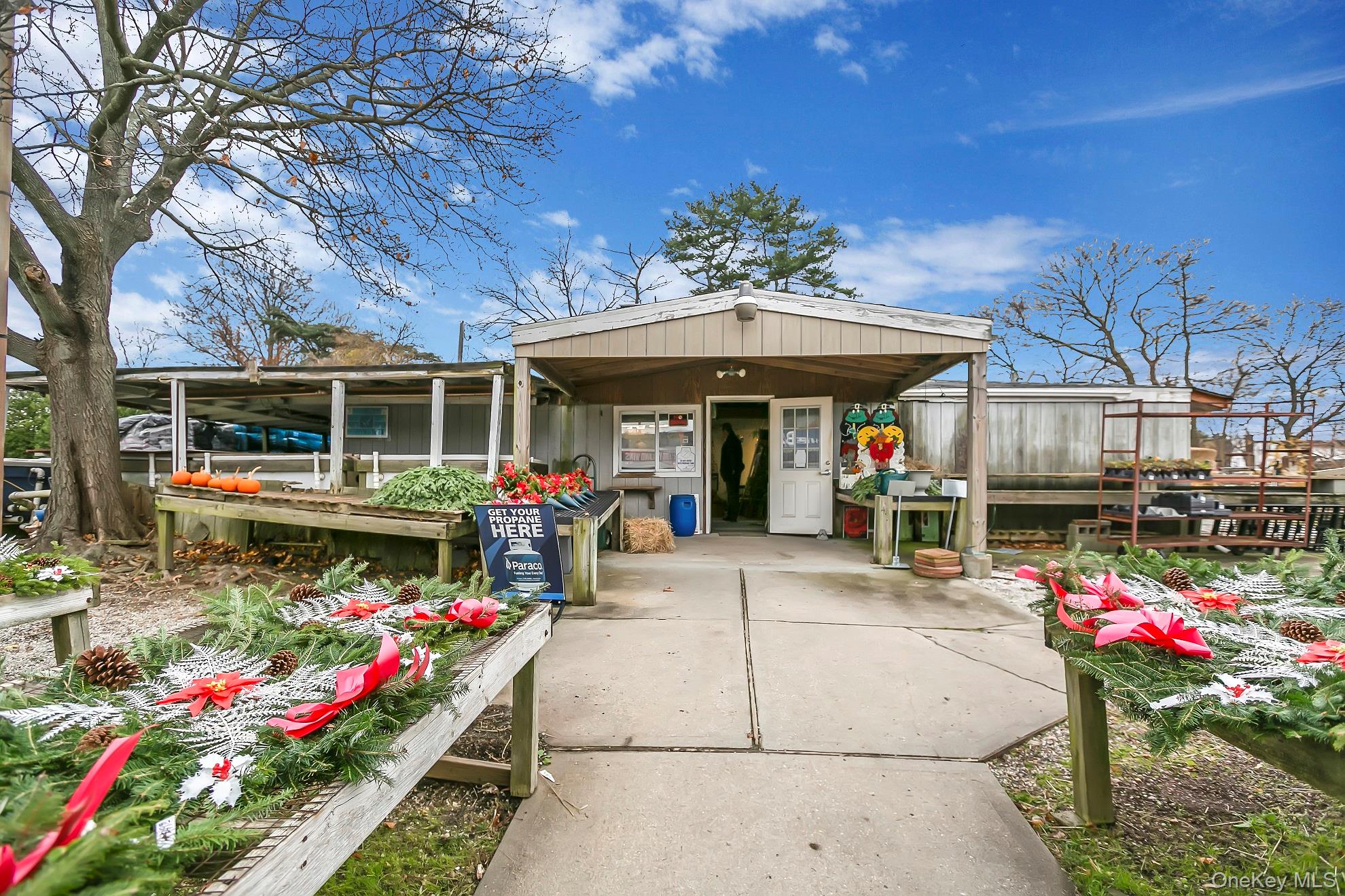 42 Hempstead Turnpike, Farmingdale, NY 11735