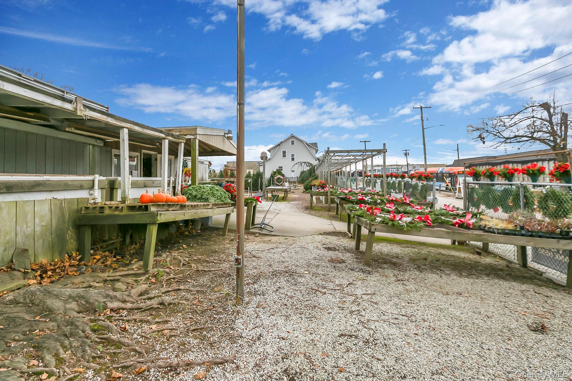 42 Hempstead Turnpike, Farmingdale, NY 11735