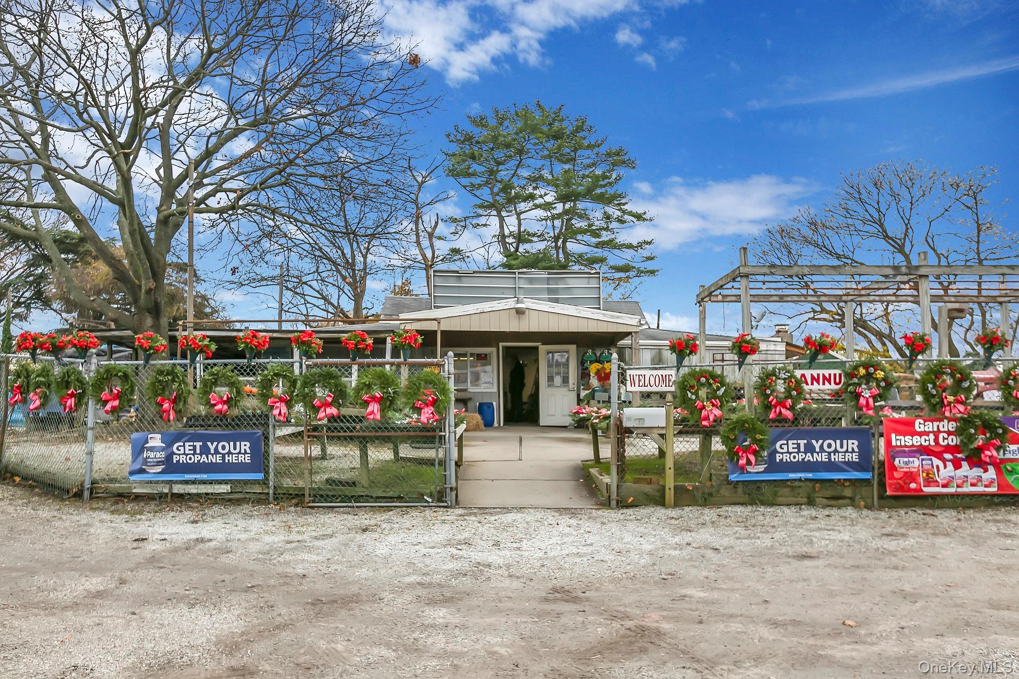 42 Hempstead Turnpike, Farmingdale, NY 11735