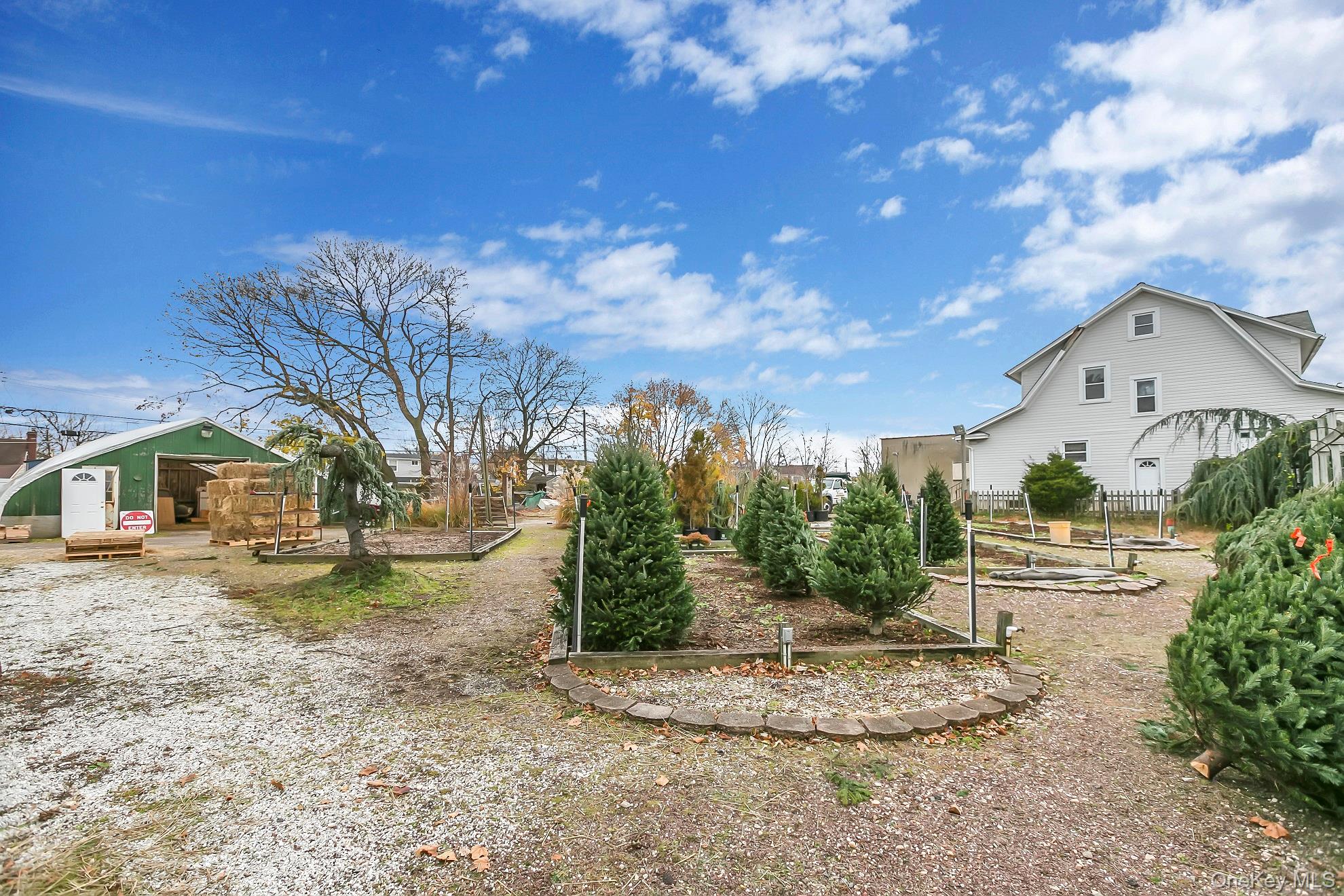 42 Hempstead Turnpike, Farmingdale, NY 11735