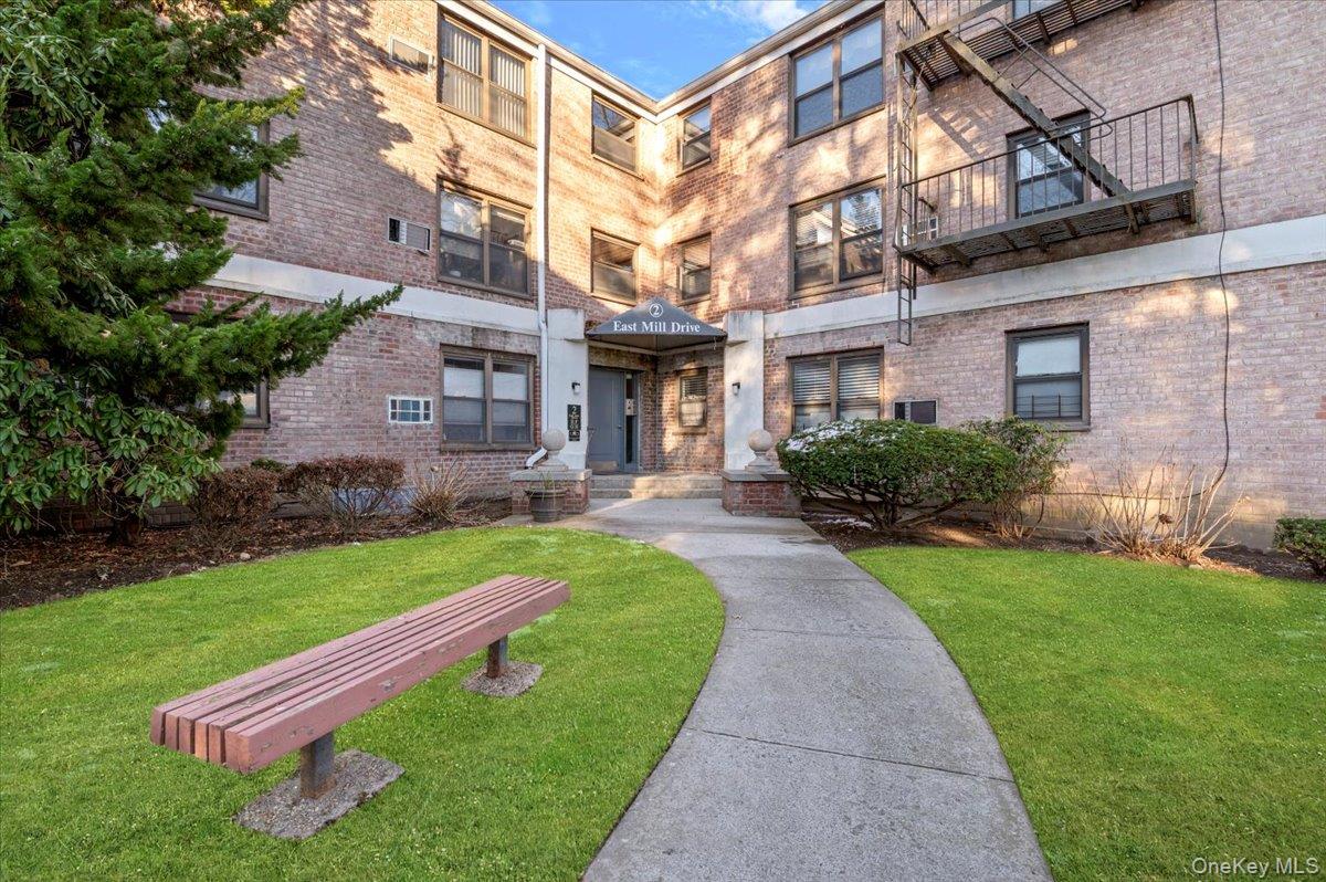 2 E Mill Drive # Apt 2H, Great Neck, NY 11021