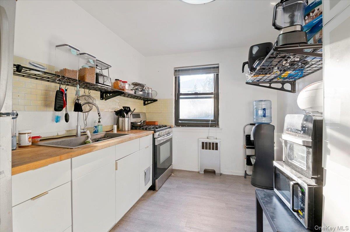 2 E Mill Drive # Apt 2H, Great Neck, NY 11021