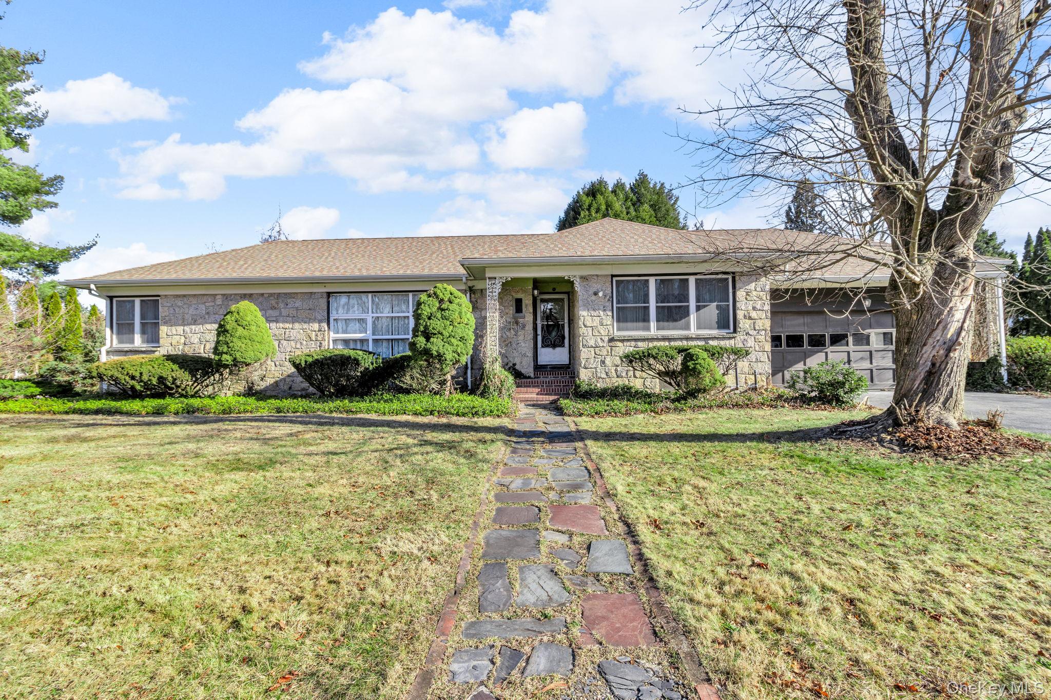 10 Memory Lane, Poughkeepsie, NY 12603