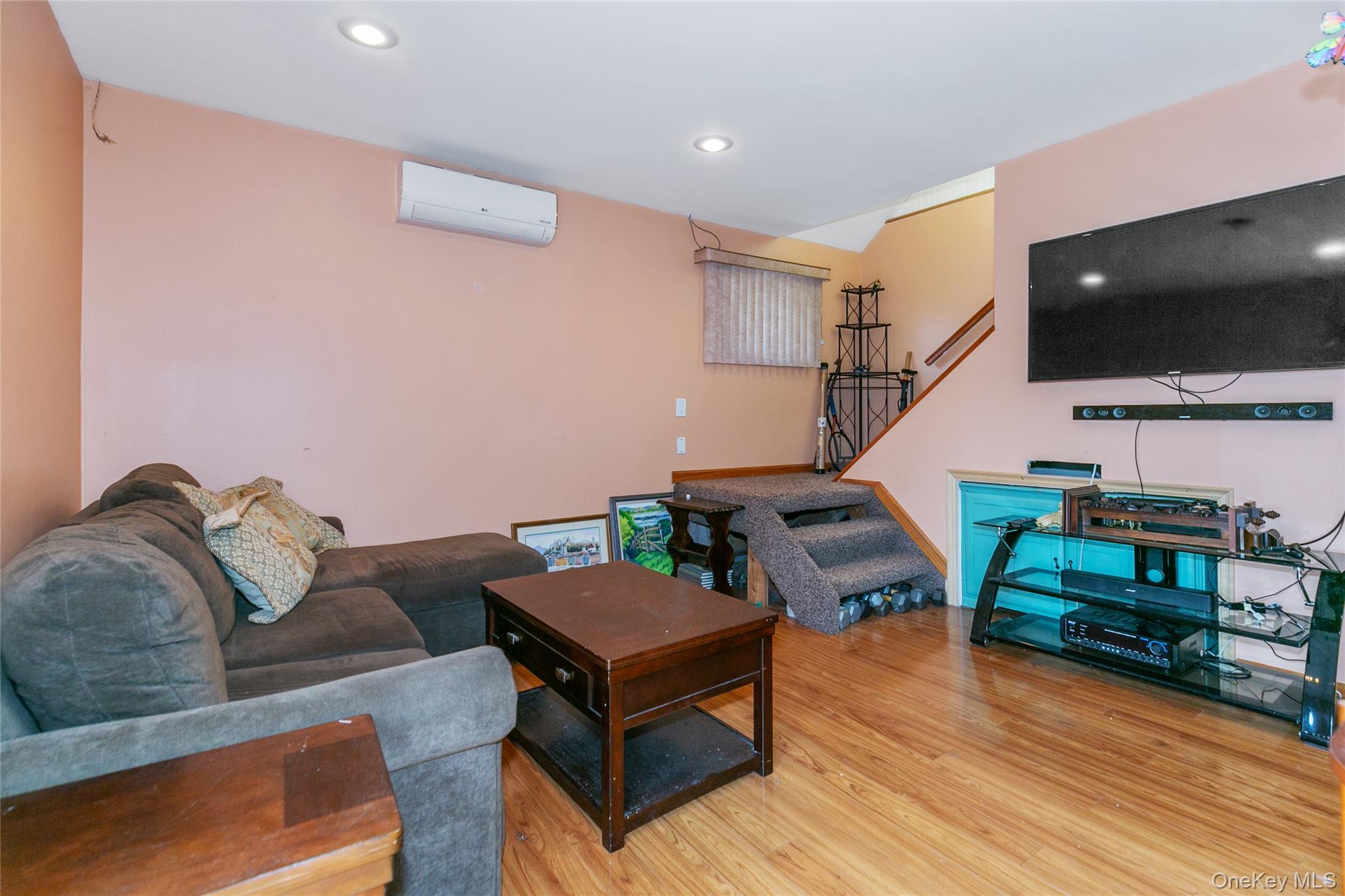 7 Suffolk Road, Hampton Bays, NY 11946