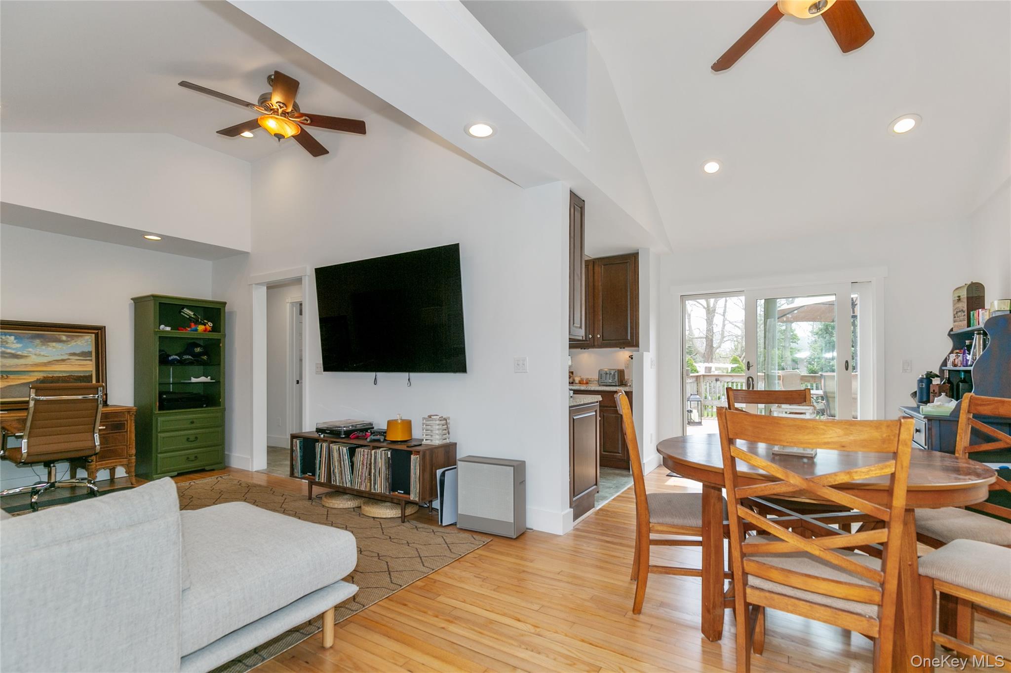 7 Suffolk Road, Hampton Bays, NY 11946