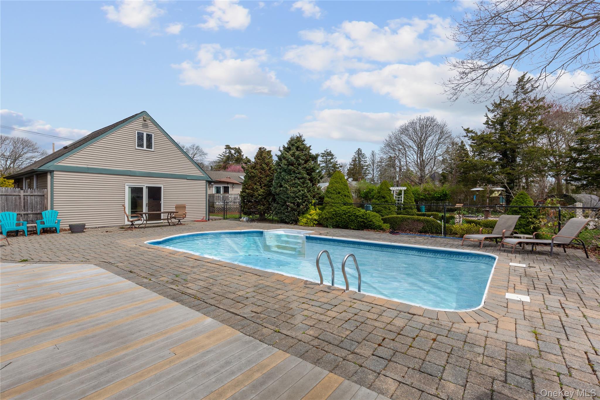 7 Suffolk Road, Hampton Bays, NY 11946