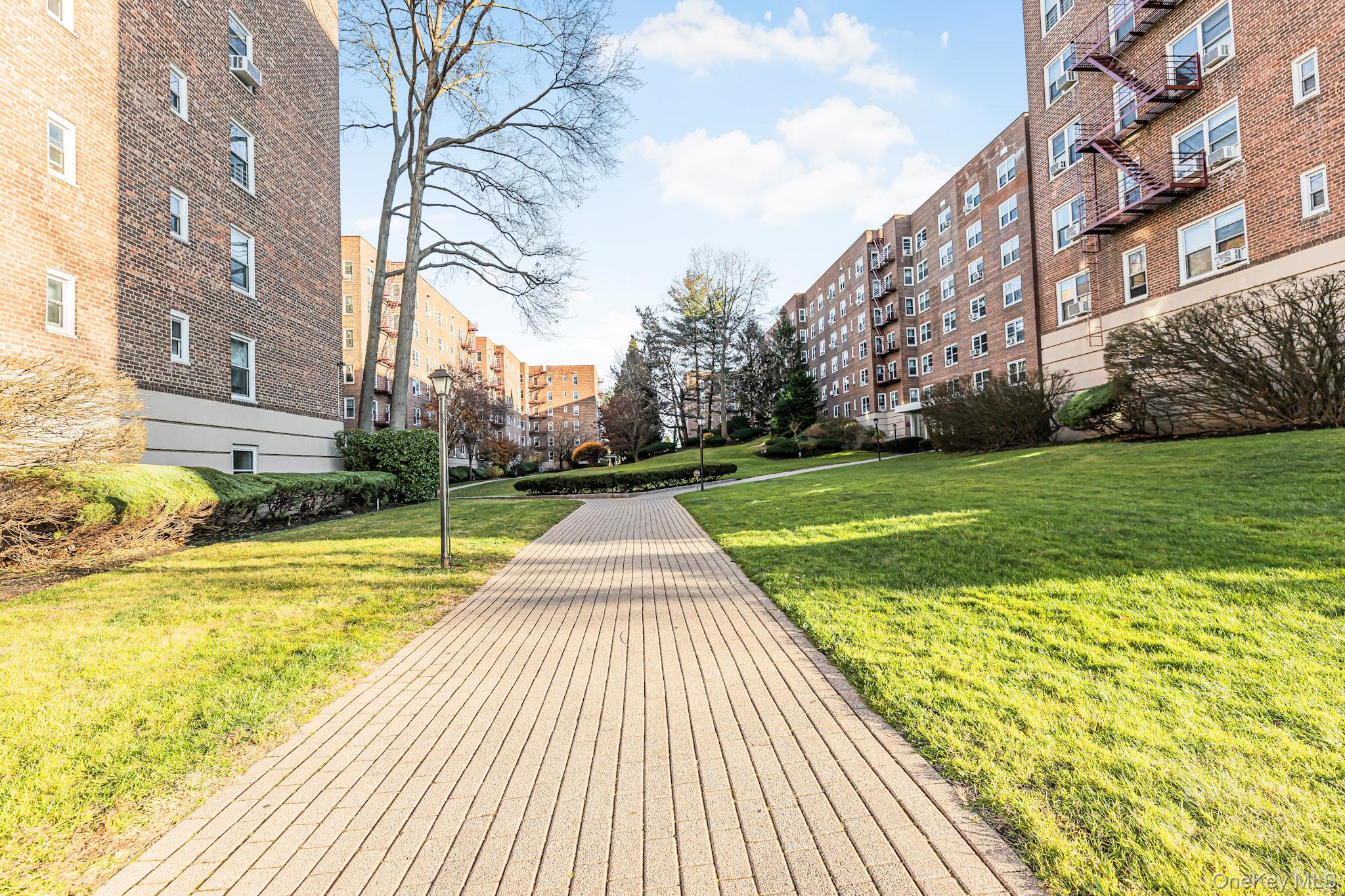 1300 Midland Avenue # B42, Yonkers, NY 10704