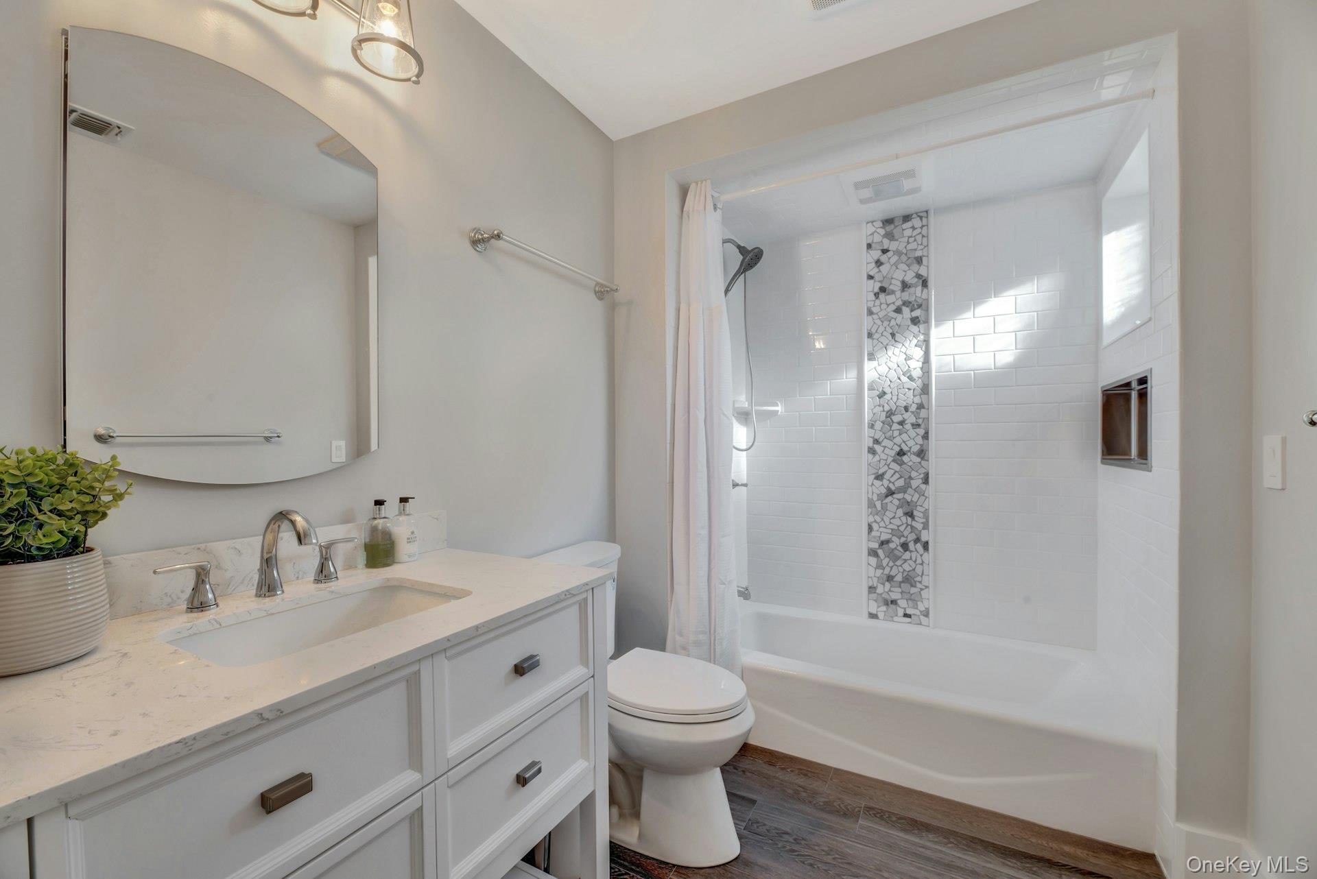 2360 Peconic Bay Boulevard, Laurel, NY 11948