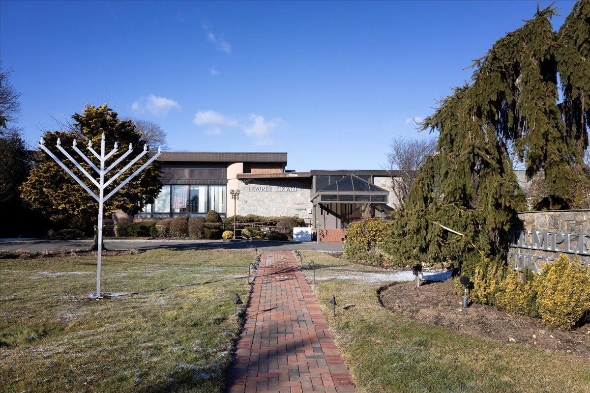 3315 Hillside Avenue, New Hyde Park, NY 11040