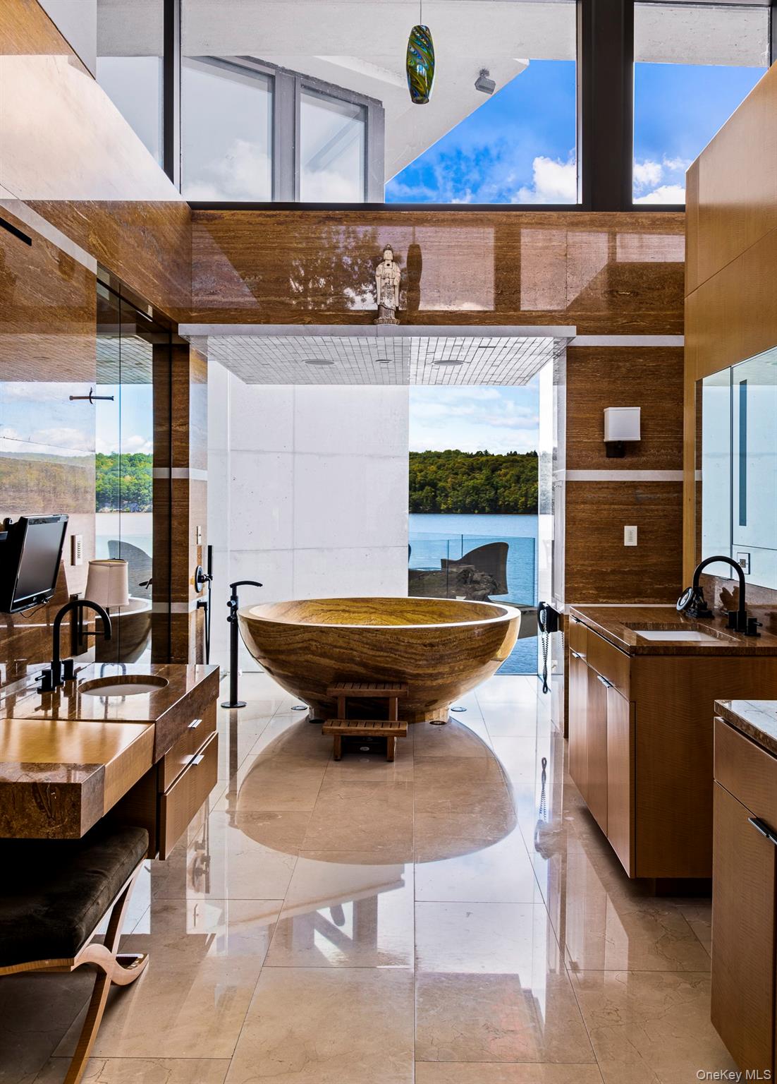 46 Ledgerock Lane, Hyde Park, NY 12538