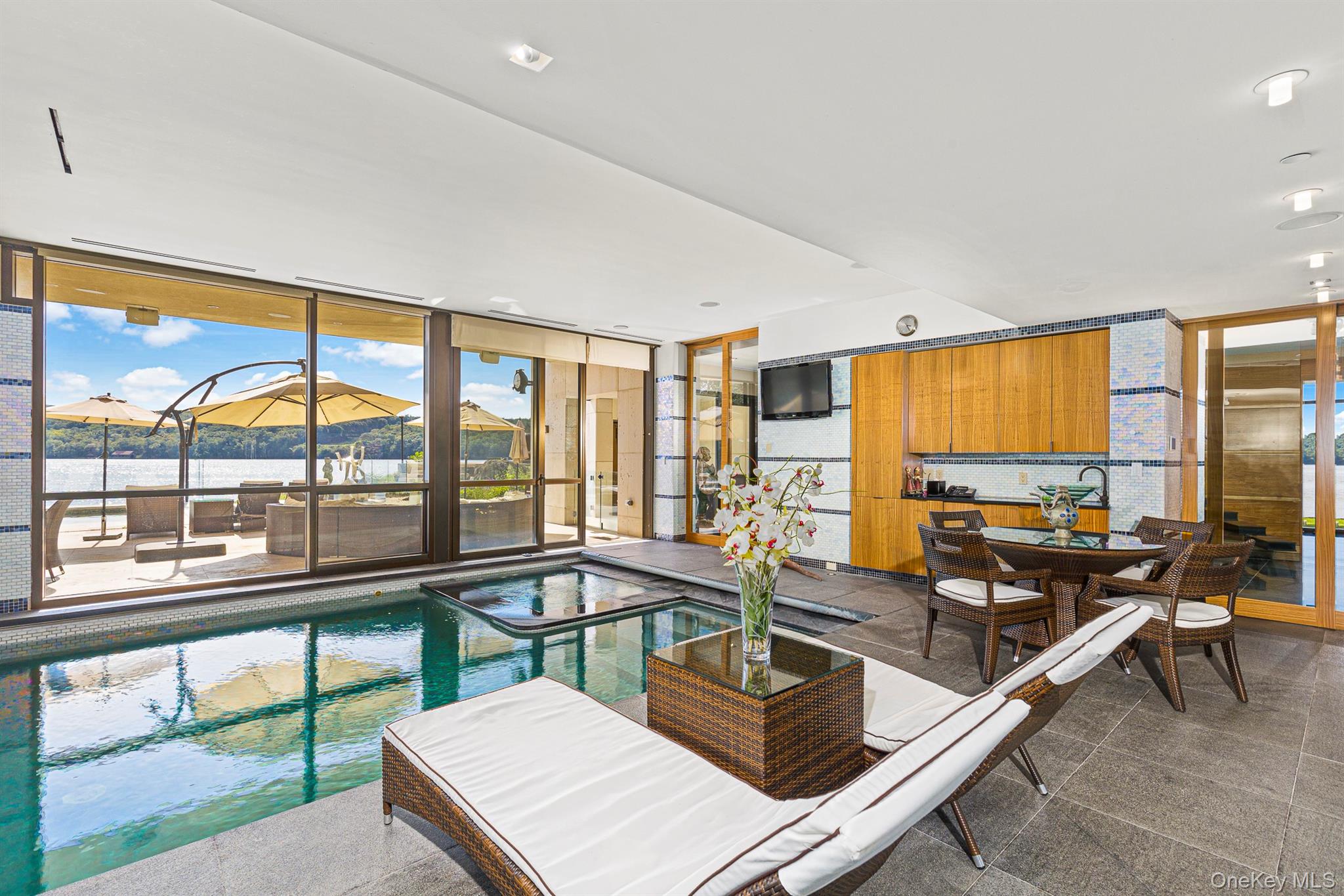 46 Ledgerock Lane, Hyde Park, NY 12538