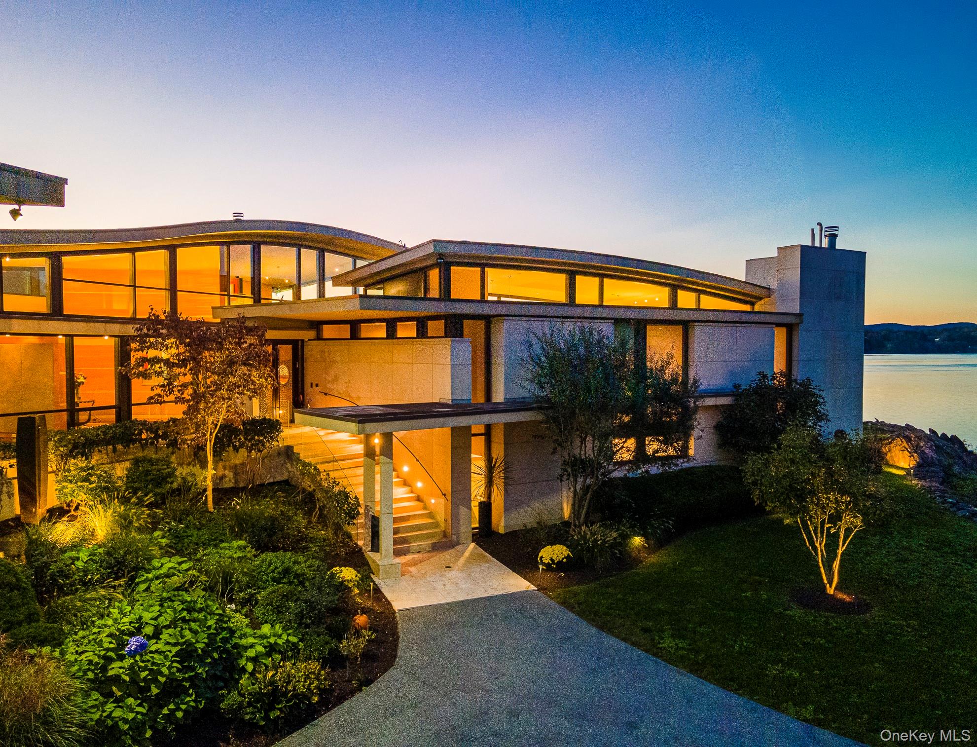 46 Ledgerock Lane, Hyde Park, NY 12538