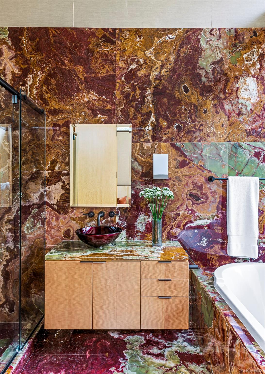 46 Ledgerock Lane, Hyde Park, NY 12538