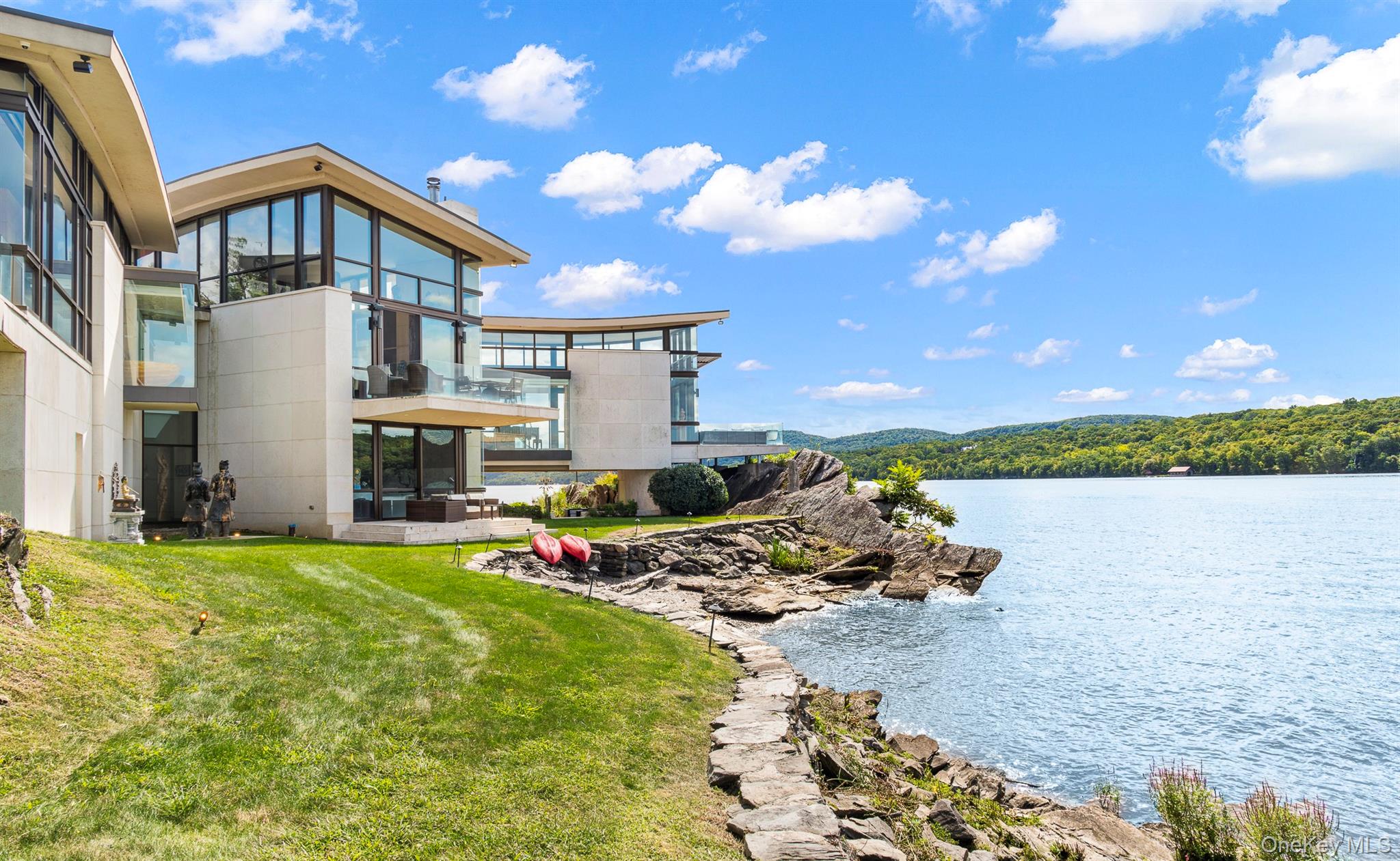 46 Ledgerock Lane, Hyde Park, NY 12538