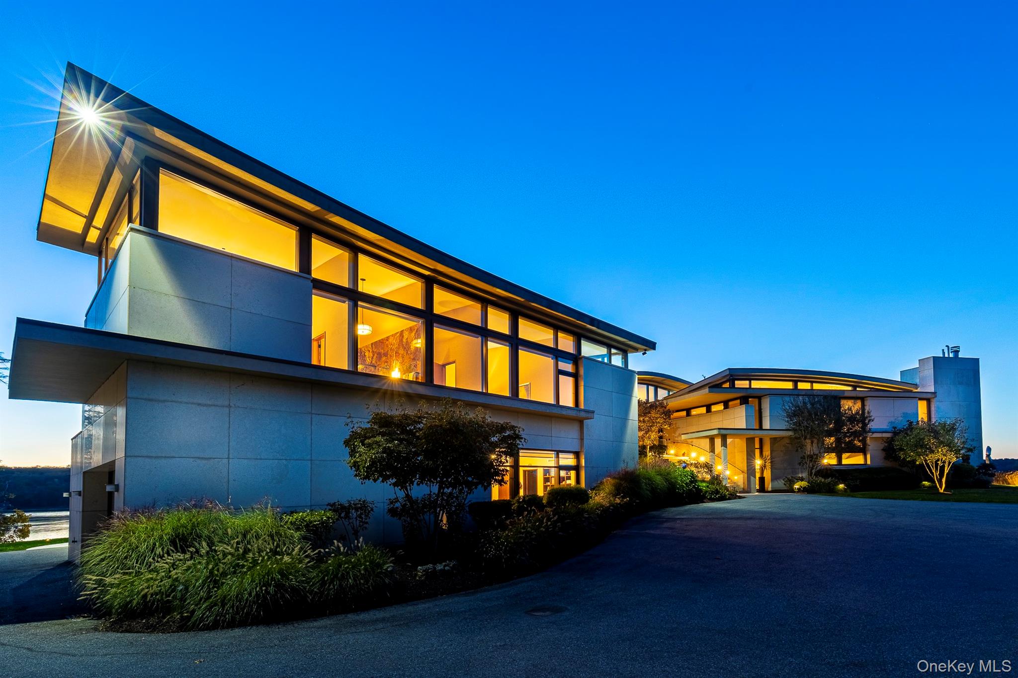 46 Ledgerock Lane, Hyde Park, NY 12538