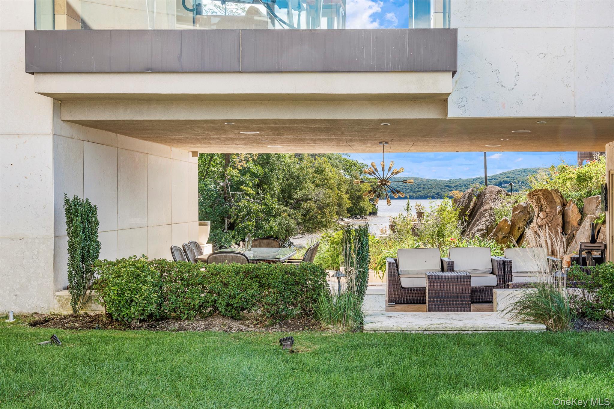 46 Ledgerock Lane, Hyde Park, NY 12538