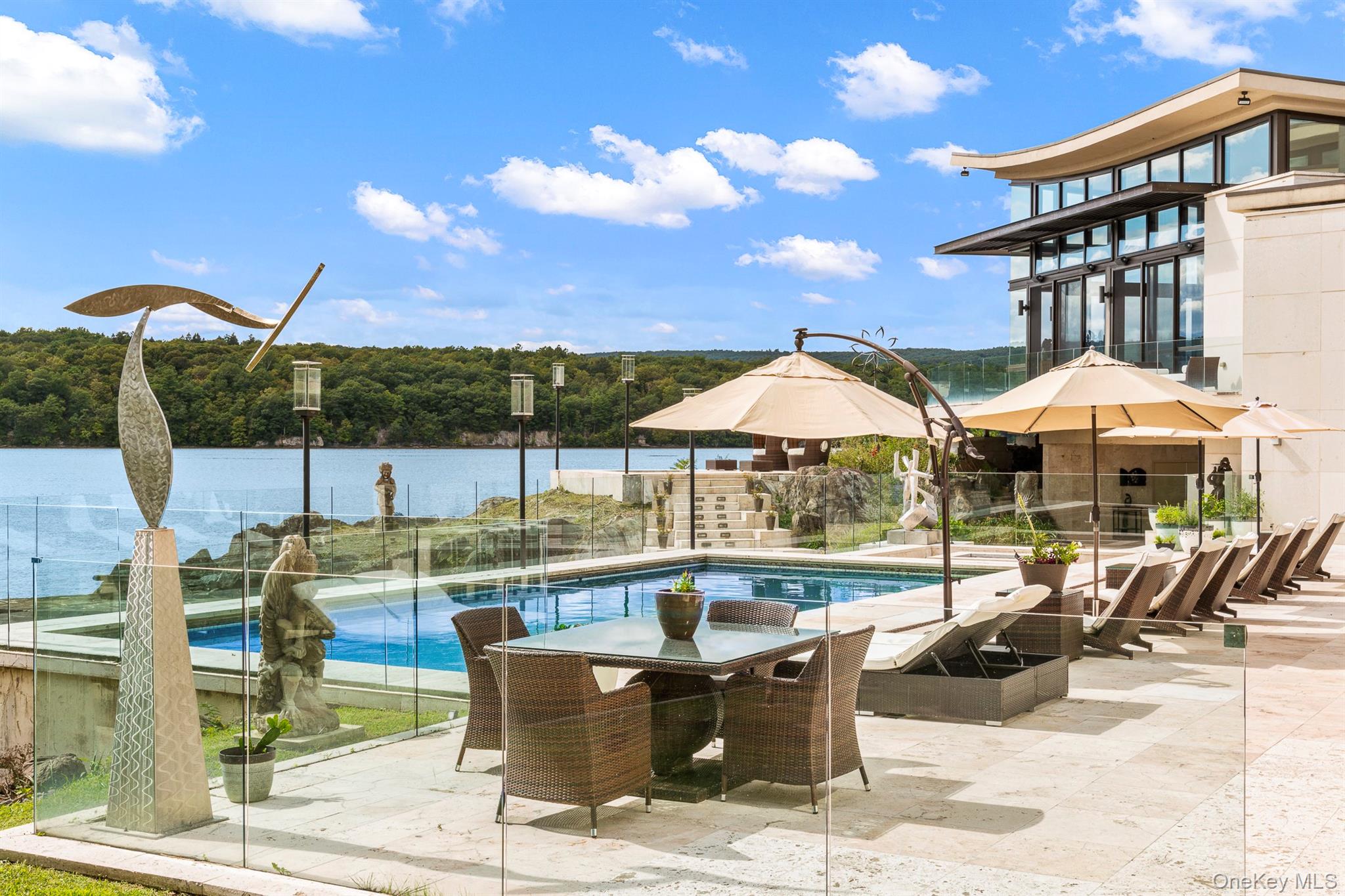 46 Ledgerock Lane, Hyde Park, NY 12538