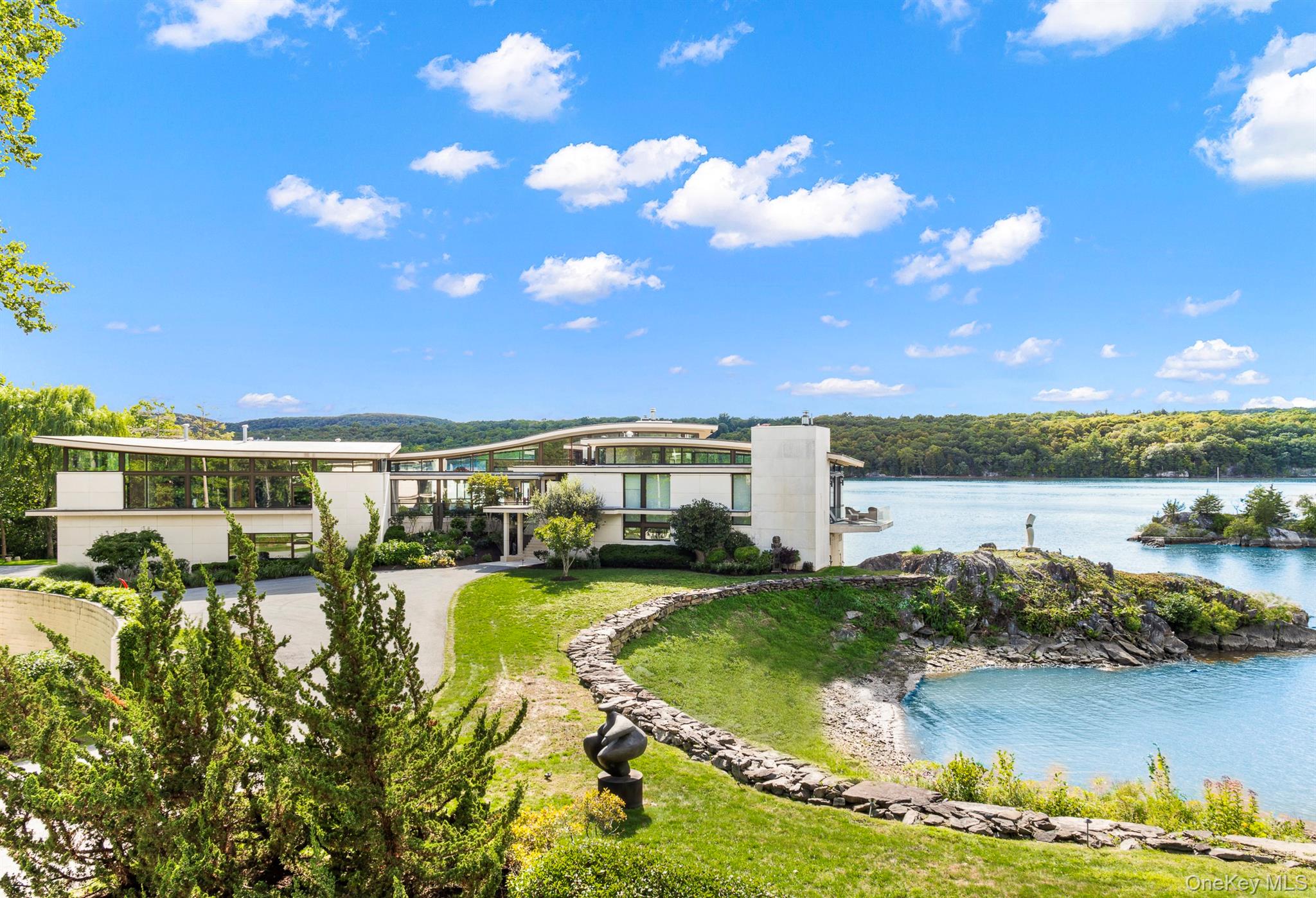 46 Ledgerock Lane, Hyde Park, NY 12538