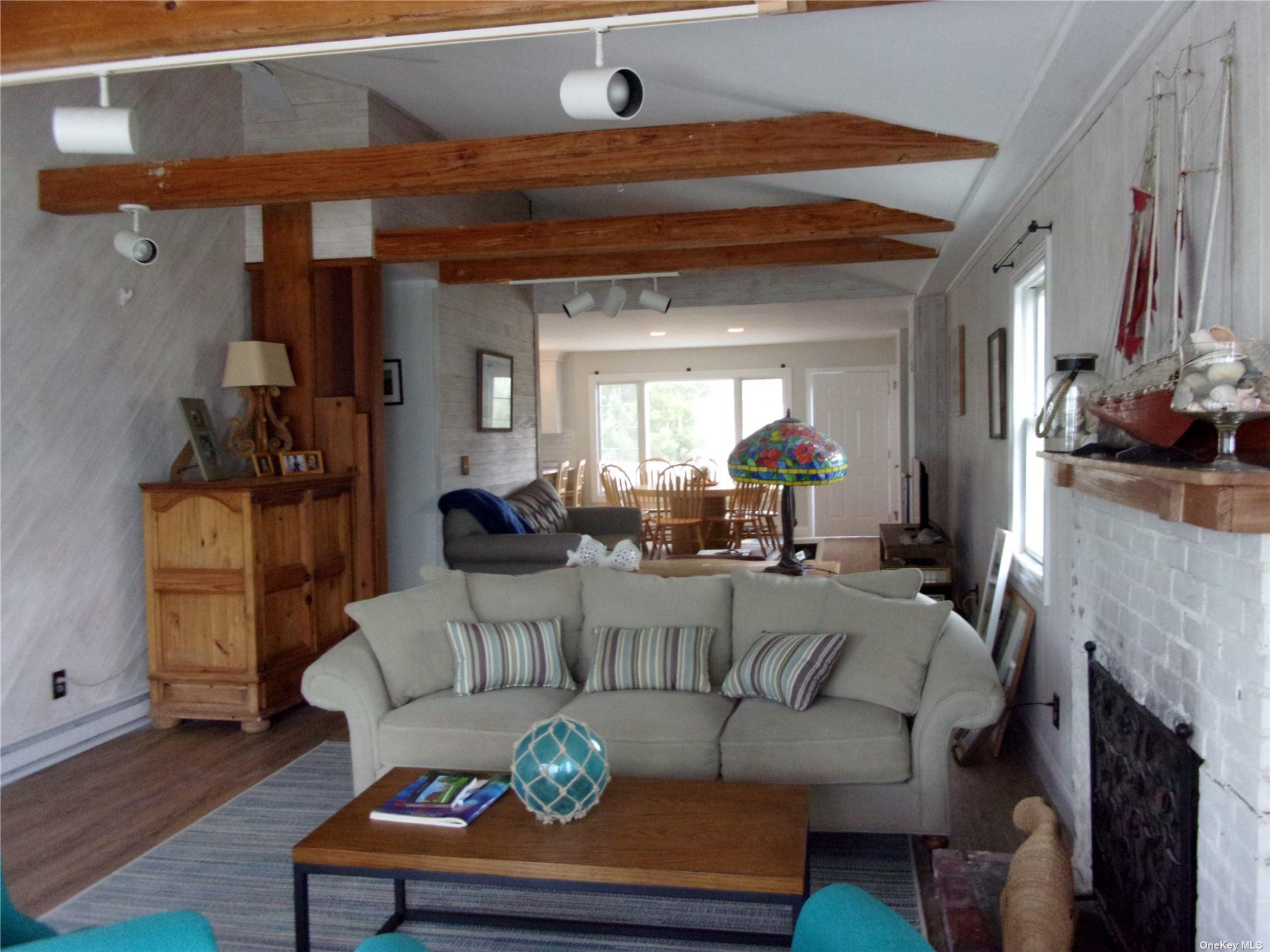 20 Dune Lane, Westhampton Dunes, NY 11978