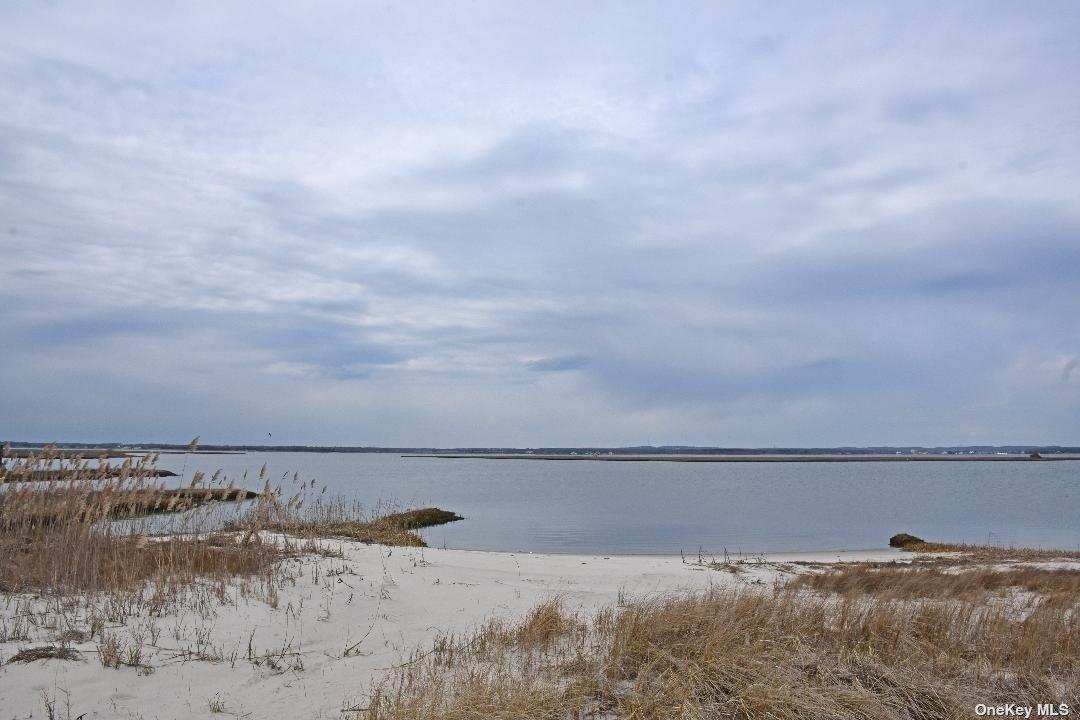 20 Dune Lane, Westhampton Dunes, NY 11978