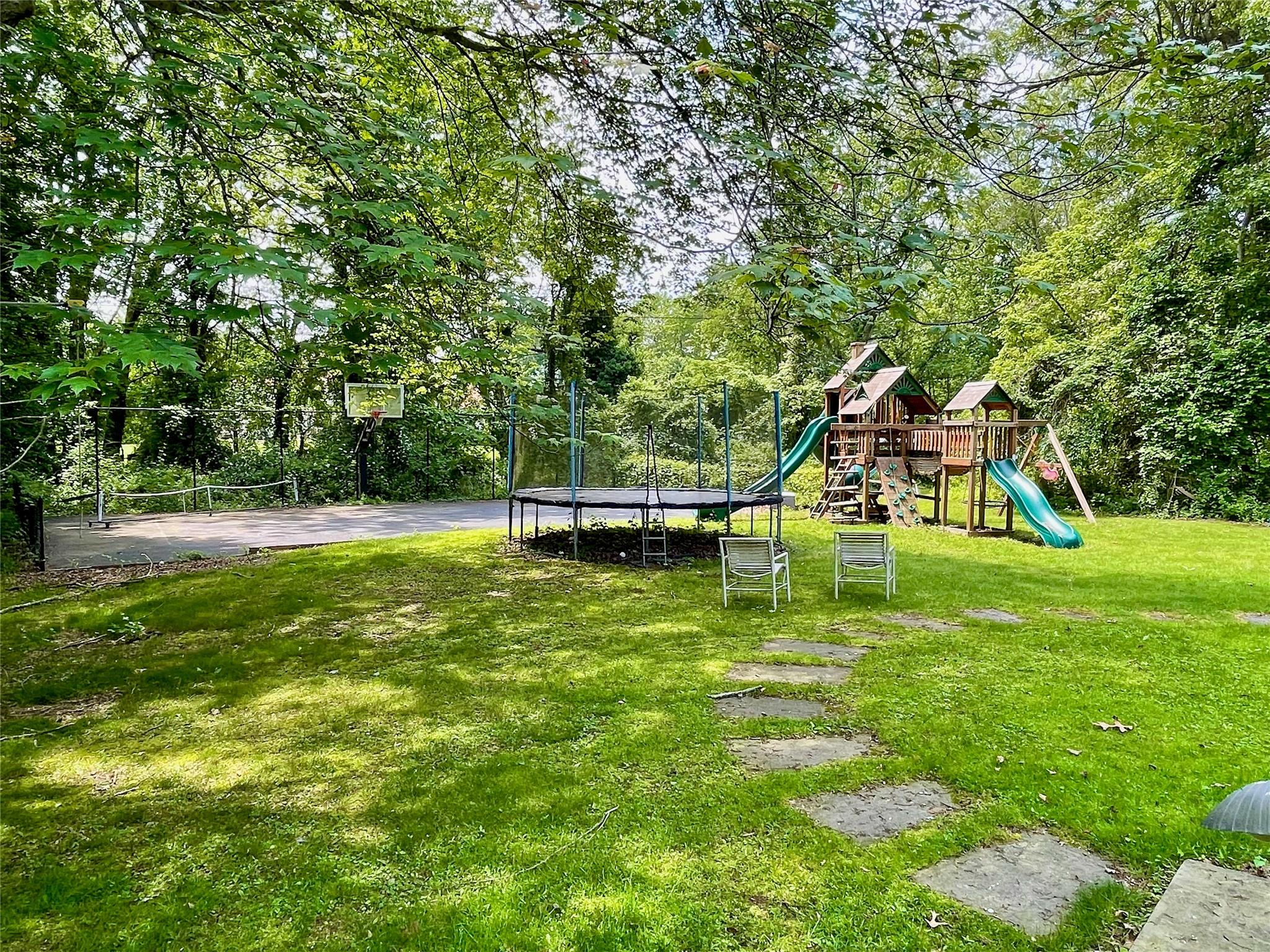 6 Hidden Pond, Muttontown, NY 11545