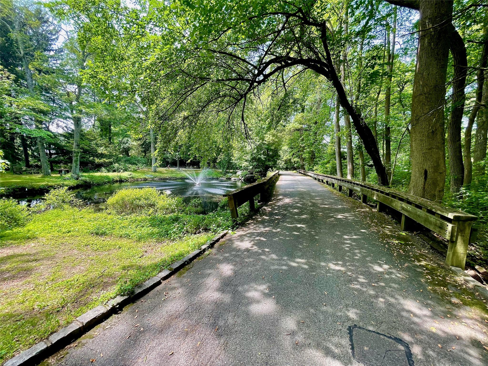 6 Hidden Pond, Muttontown, NY 11545