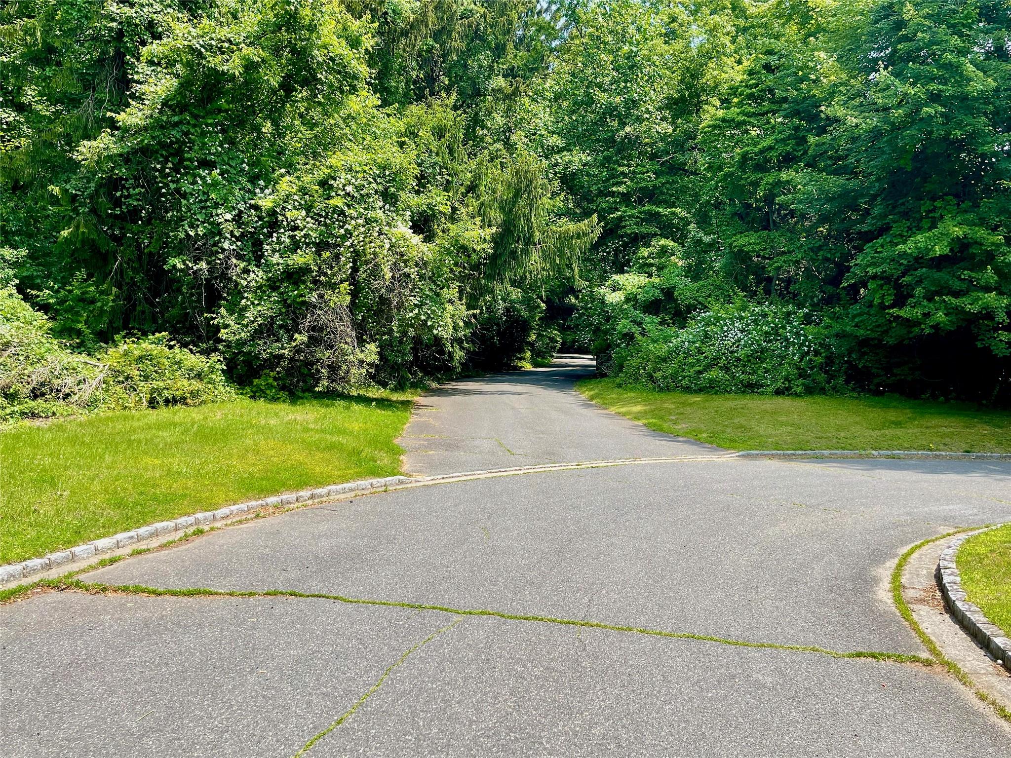 6 Hidden Pond, Muttontown, NY 11545