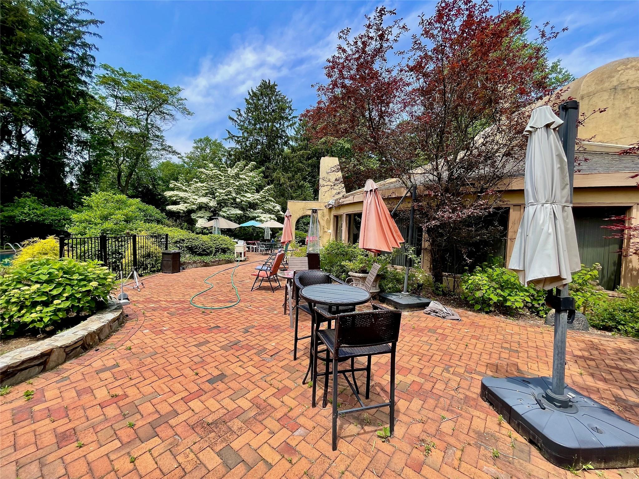 6 Hidden Pond, Muttontown, NY 11545